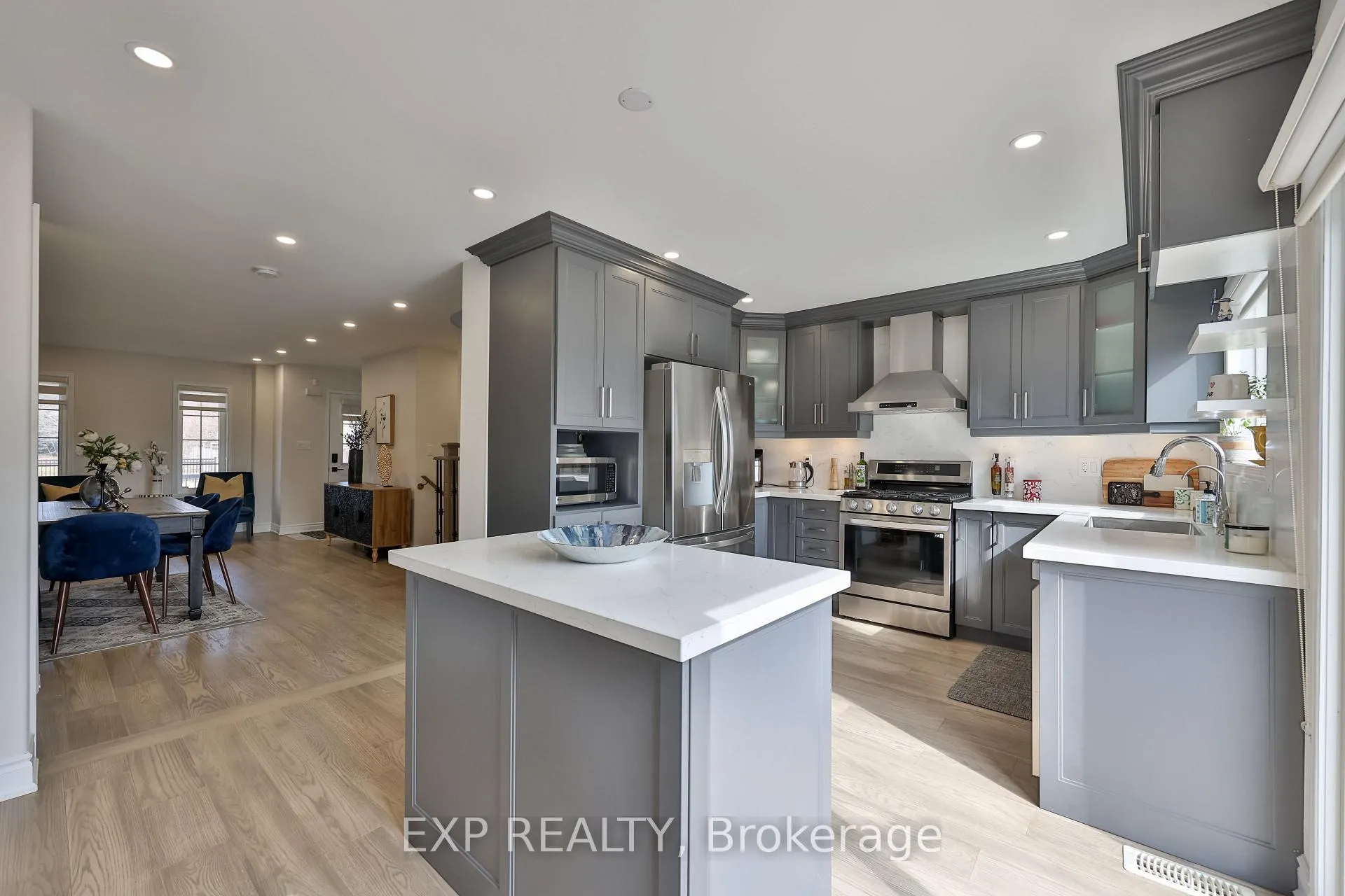 Photo 13 of 2210 Fairmount Drive, Oakville, Westmount — HOMEH