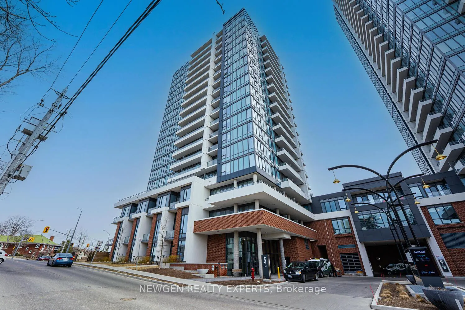 Front of Unit 909, 5 Wellington Street S
