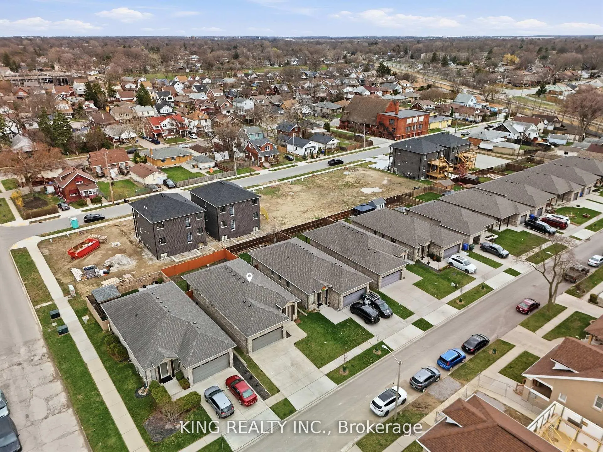 Photo 3 of 914 Ellrose Avenue, Windsor — HOMEH