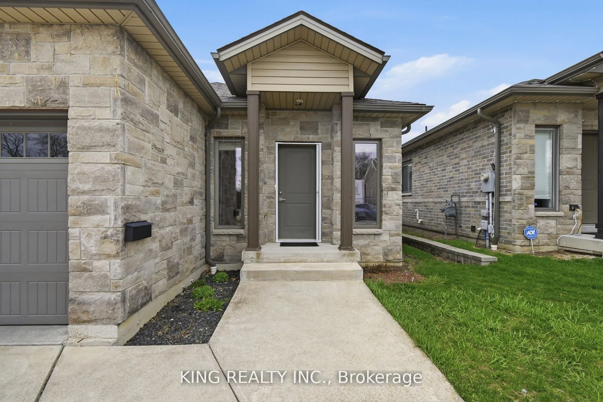 Photo 5 of 914 Ellrose Avenue, Windsor — HOMEH