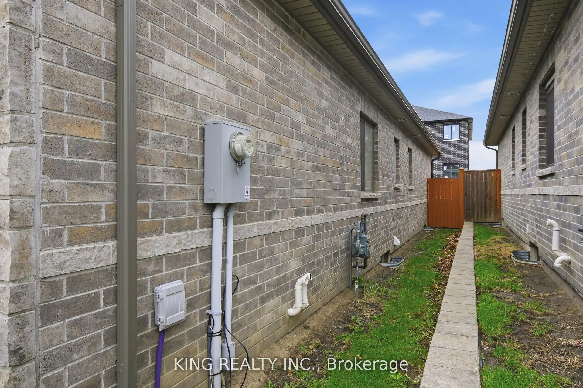 Photo 7 of 914 Ellrose Avenue, Windsor — HOMEH
