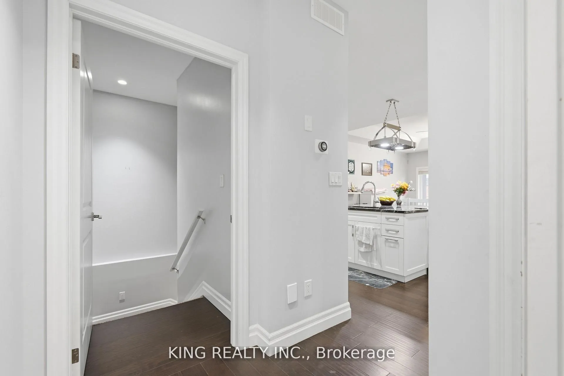 Photo 13 of 914 Ellrose Avenue, Windsor — HOMEH