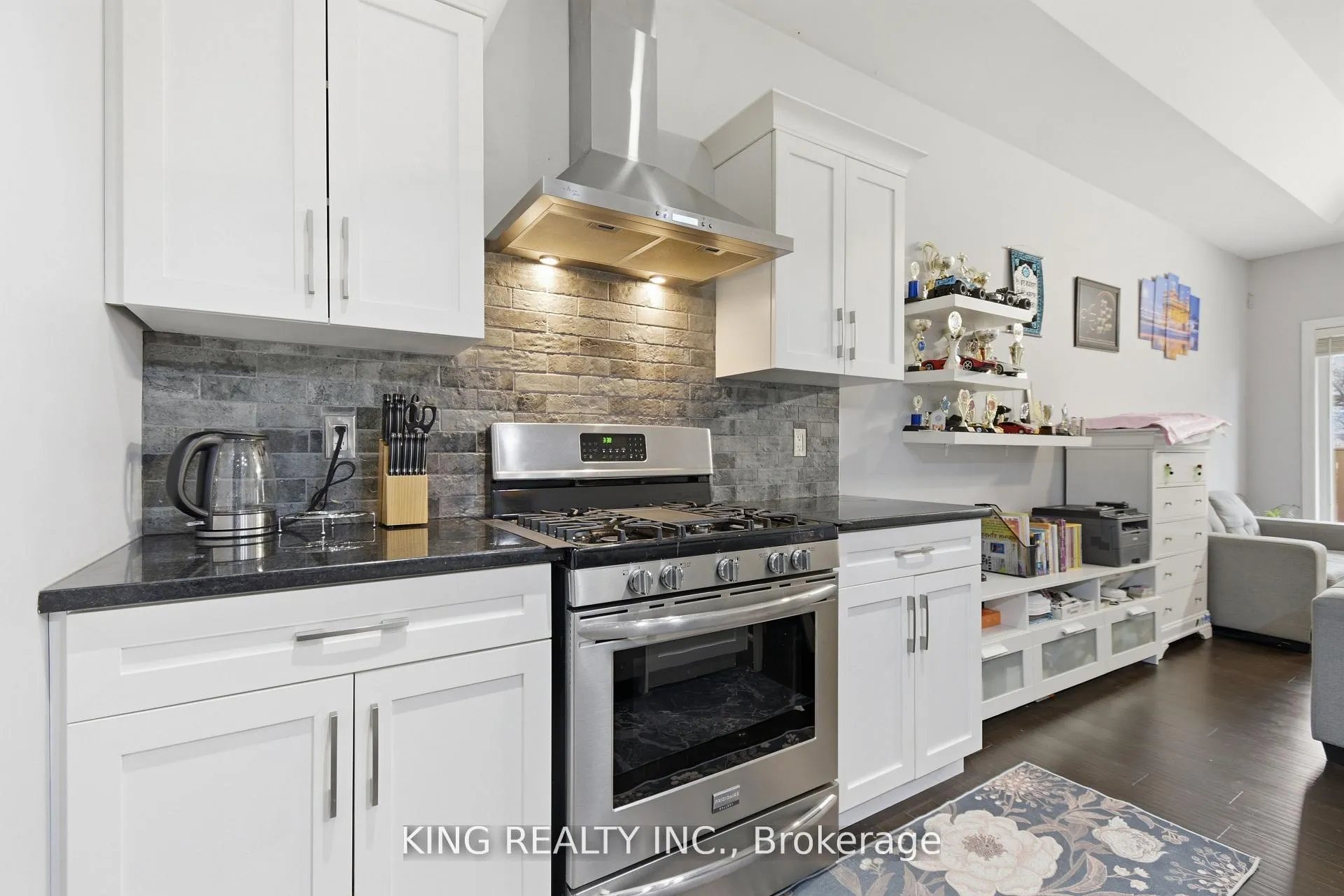 Photo 18 of 914 Ellrose Avenue, Windsor — HOMEH