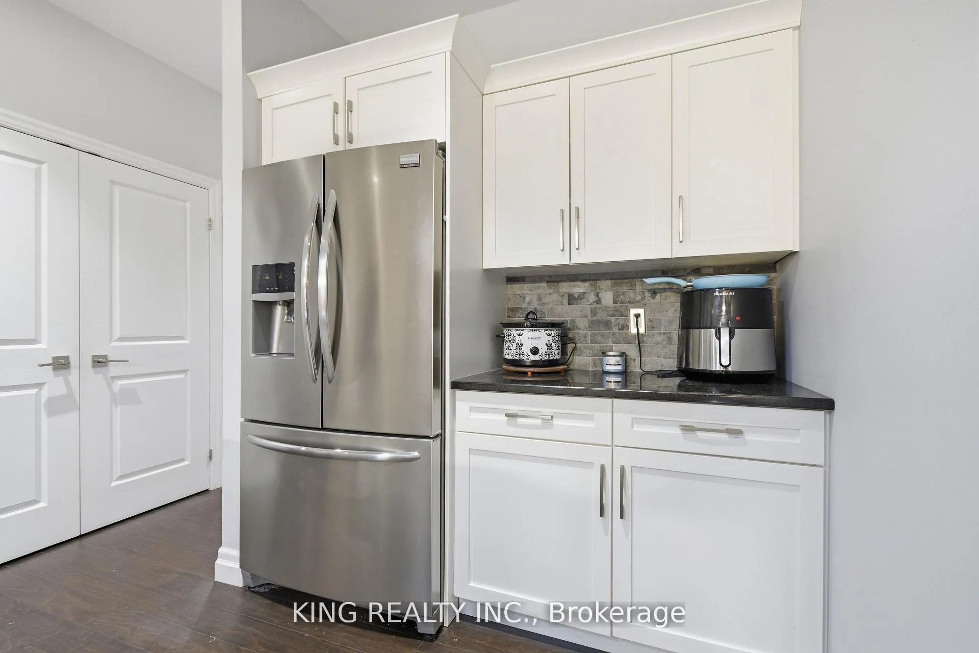 Photo 20 of 914 Ellrose Avenue, Windsor — HOMEH