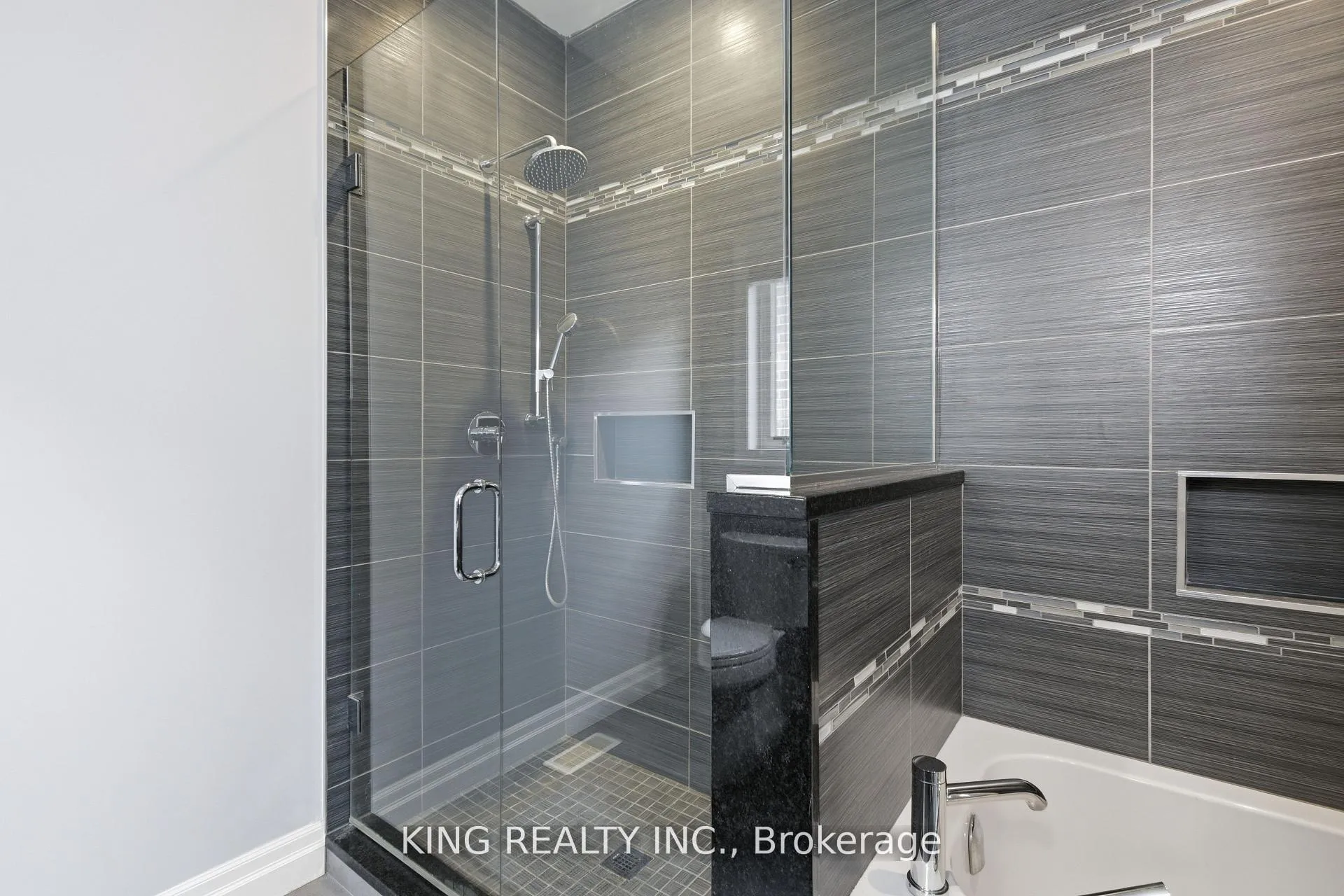 Photo 27 of 914 Ellrose Avenue, Windsor — HOMEH