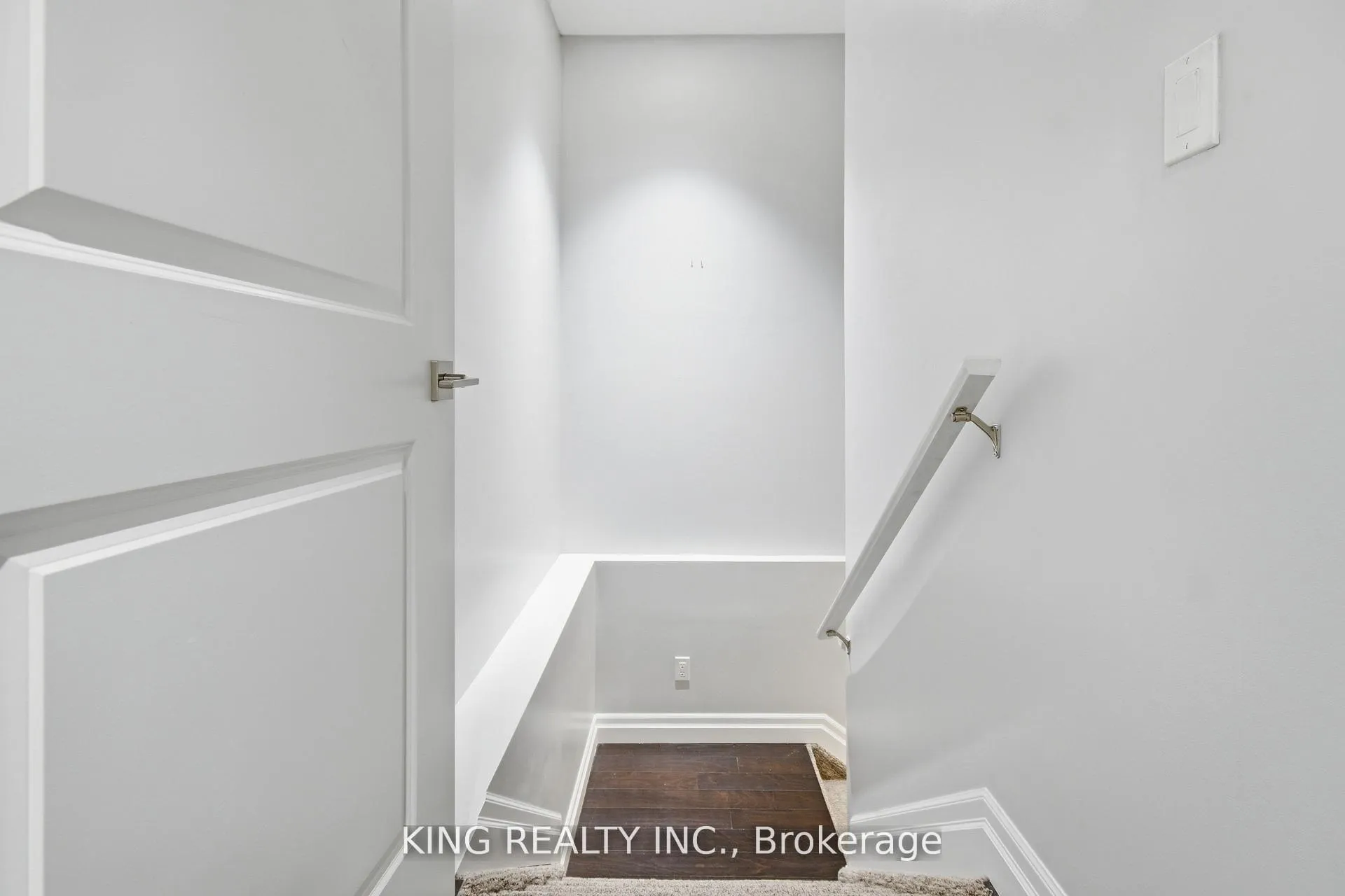 Photo 29 of 914 Ellrose Avenue, Windsor — HOMEH