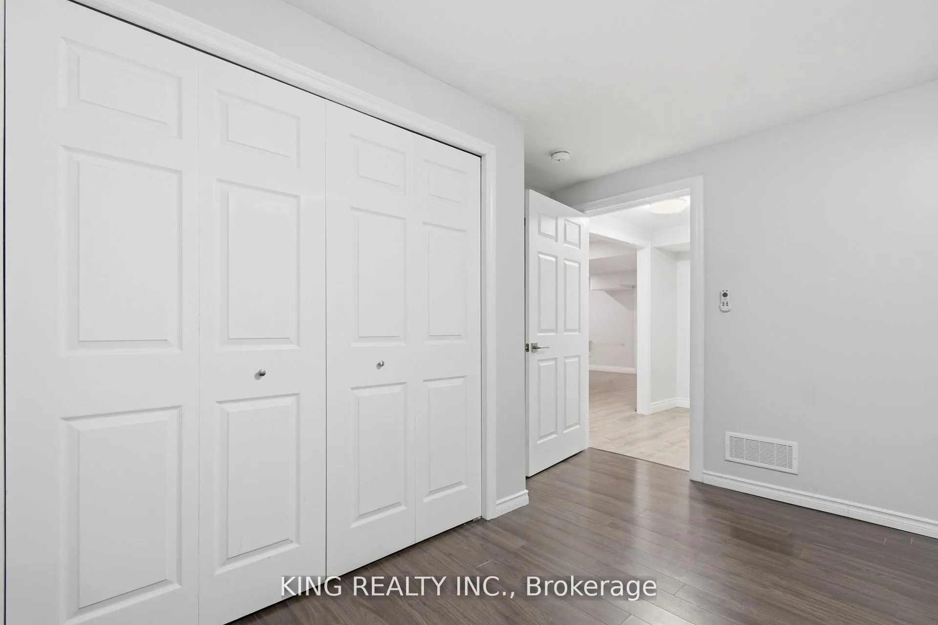 Photo 34 of 914 Ellrose Avenue, Windsor — HOMEH