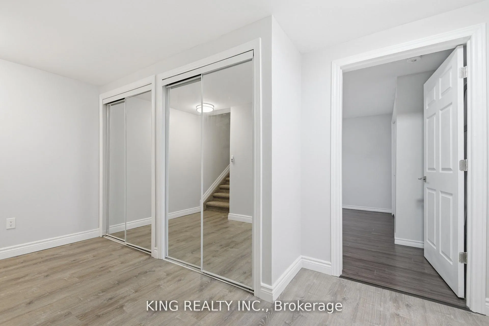 Photo 40 of 914 Ellrose Avenue, Windsor — HOMEH