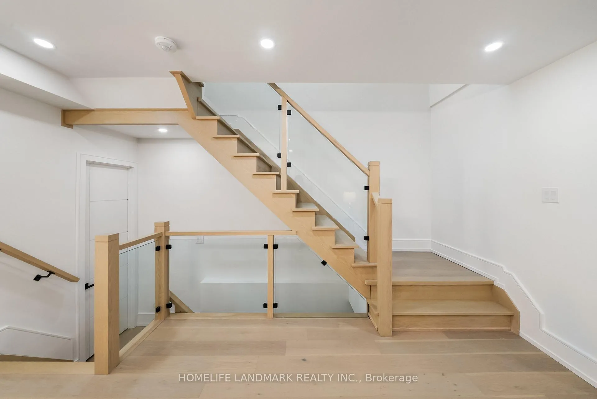 Photo 14 of 70 Granger Avenue, Scarborough, Kennedy Park — HOMEH