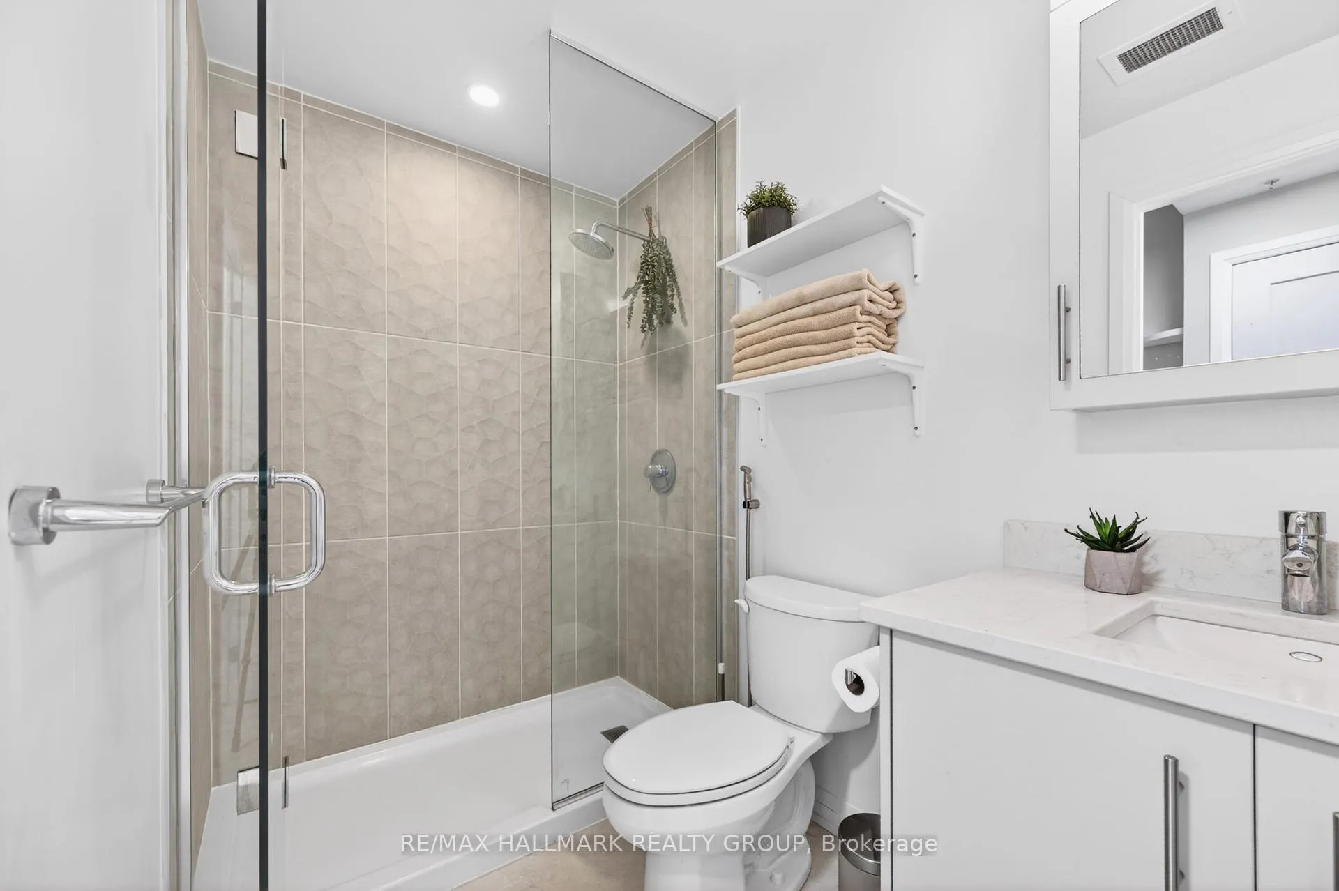 Photo 9 of Unit 3003, 805 Carling Avenue, Ottawa, West Centre Town — HOMEH