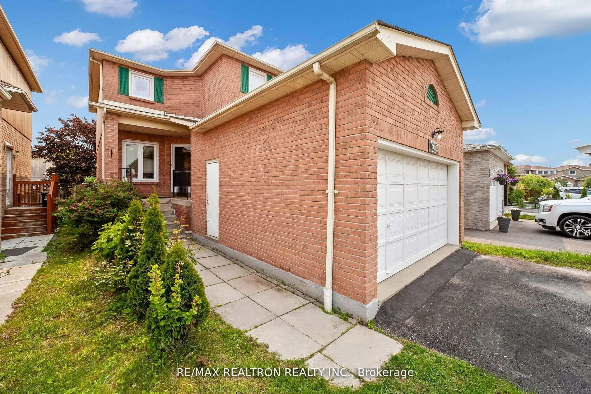 Photo 4 of 1632 Fairfield Crescent, Pickering, Village East — HOMEH