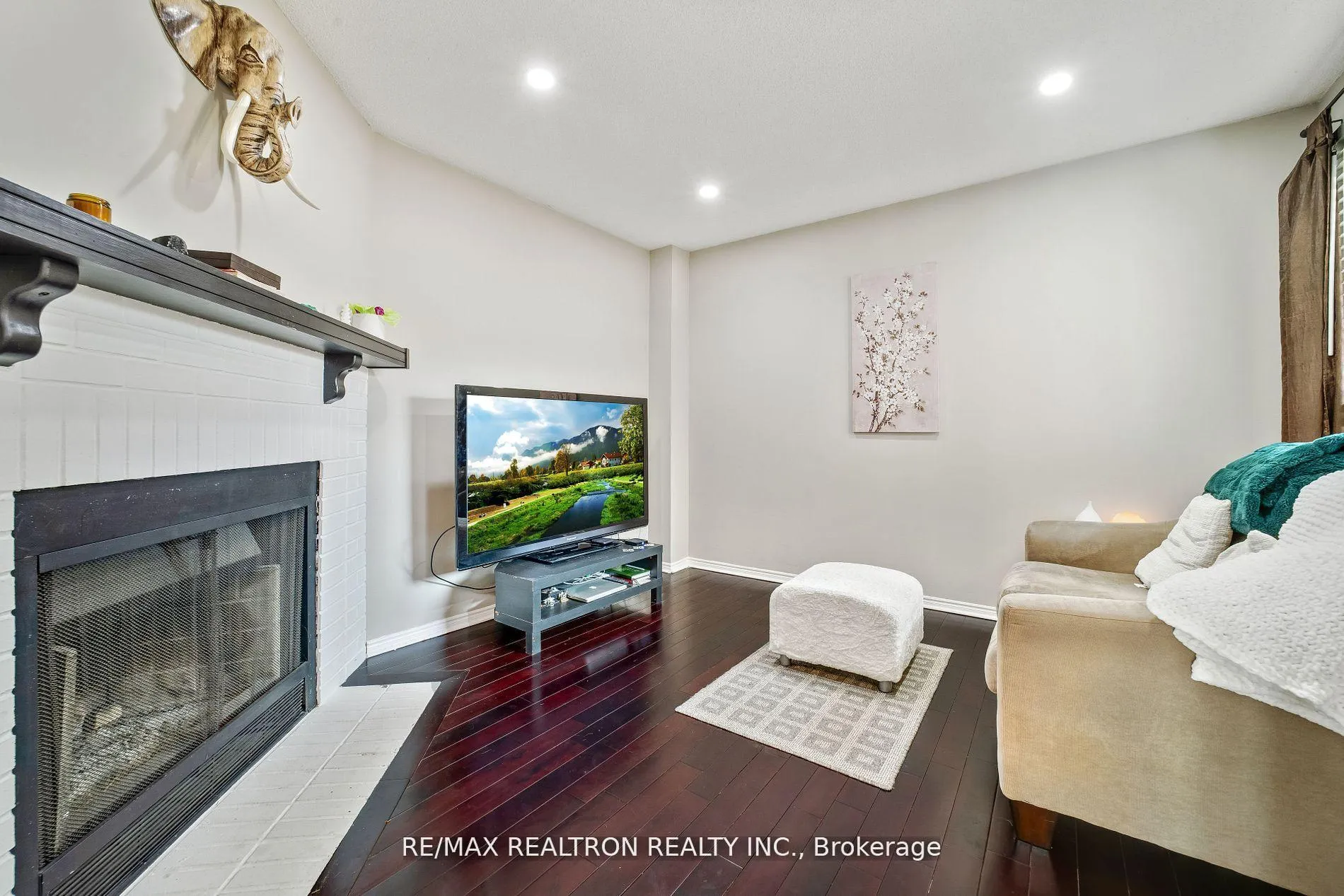 Photo 10 of 1632 Fairfield Crescent, Pickering, Village East — HOMEH