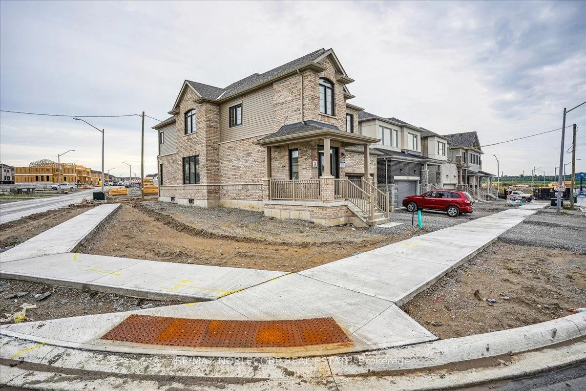 Photo 4 of 259 Madelaine Drive, Barrie, Rural Barrie Southeast — HOMEH