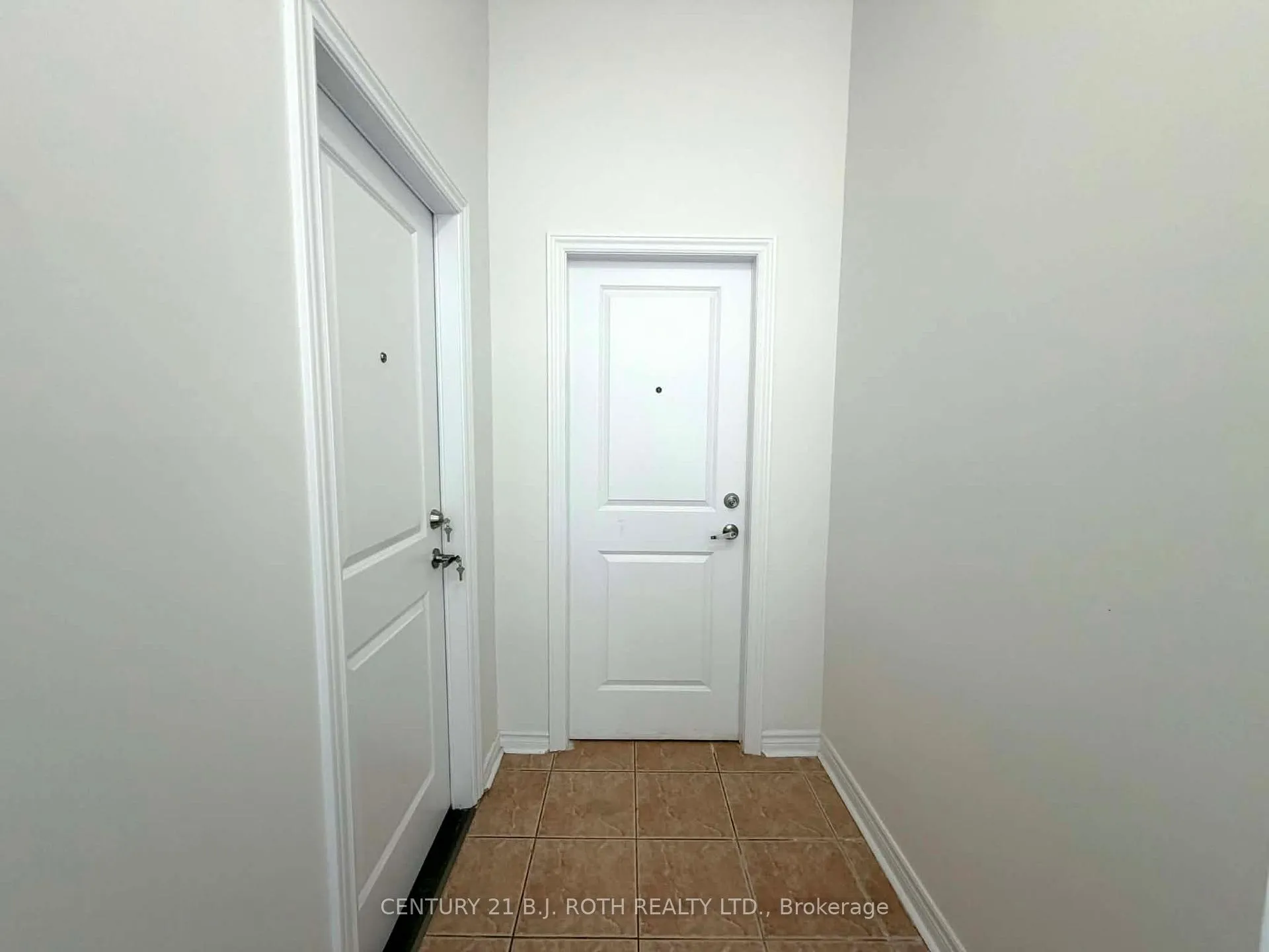 Photo 2 of Unit Lower, 90 Pappain Crescent, Brampton, Snelgrove — HOMEH