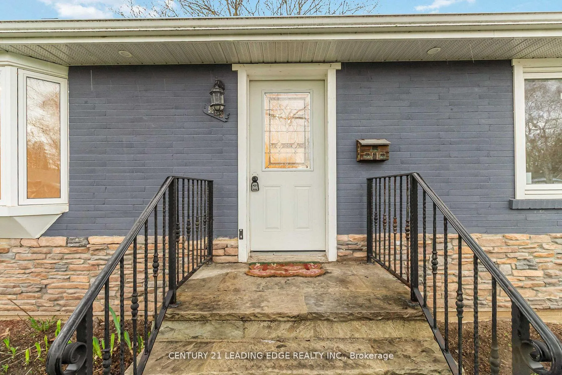 Photo 3 of 623 Wickens Avenue, Burlington, LaSalle — HOMEH