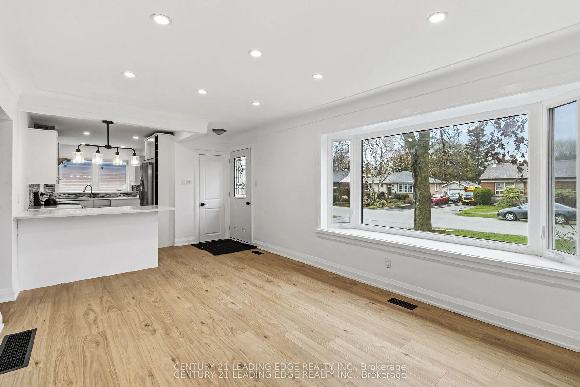 Photo 7 of 623 Wickens Avenue, Burlington, LaSalle — HOMEH