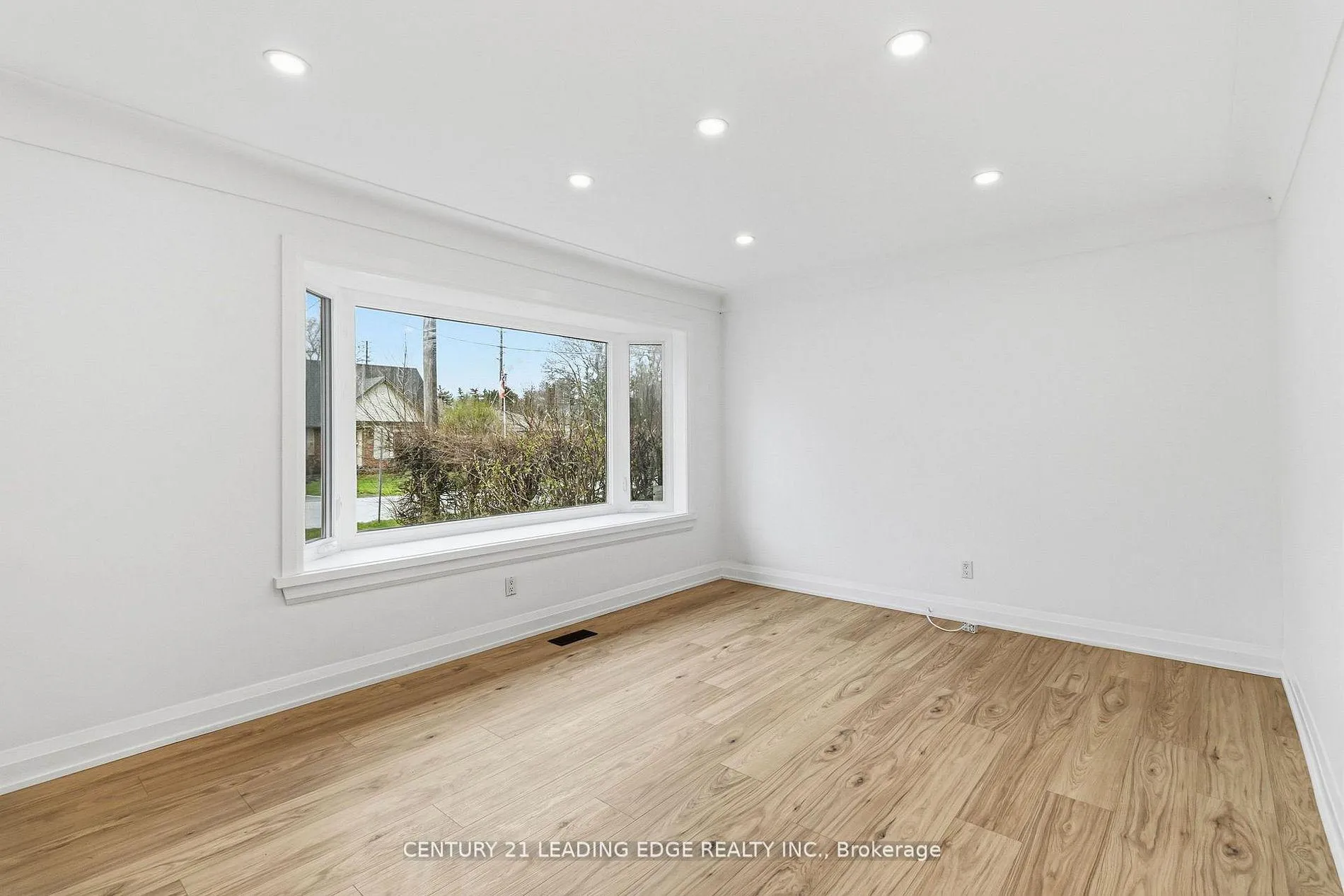 Photo 8 of 623 Wickens Avenue, Burlington, LaSalle — HOMEH