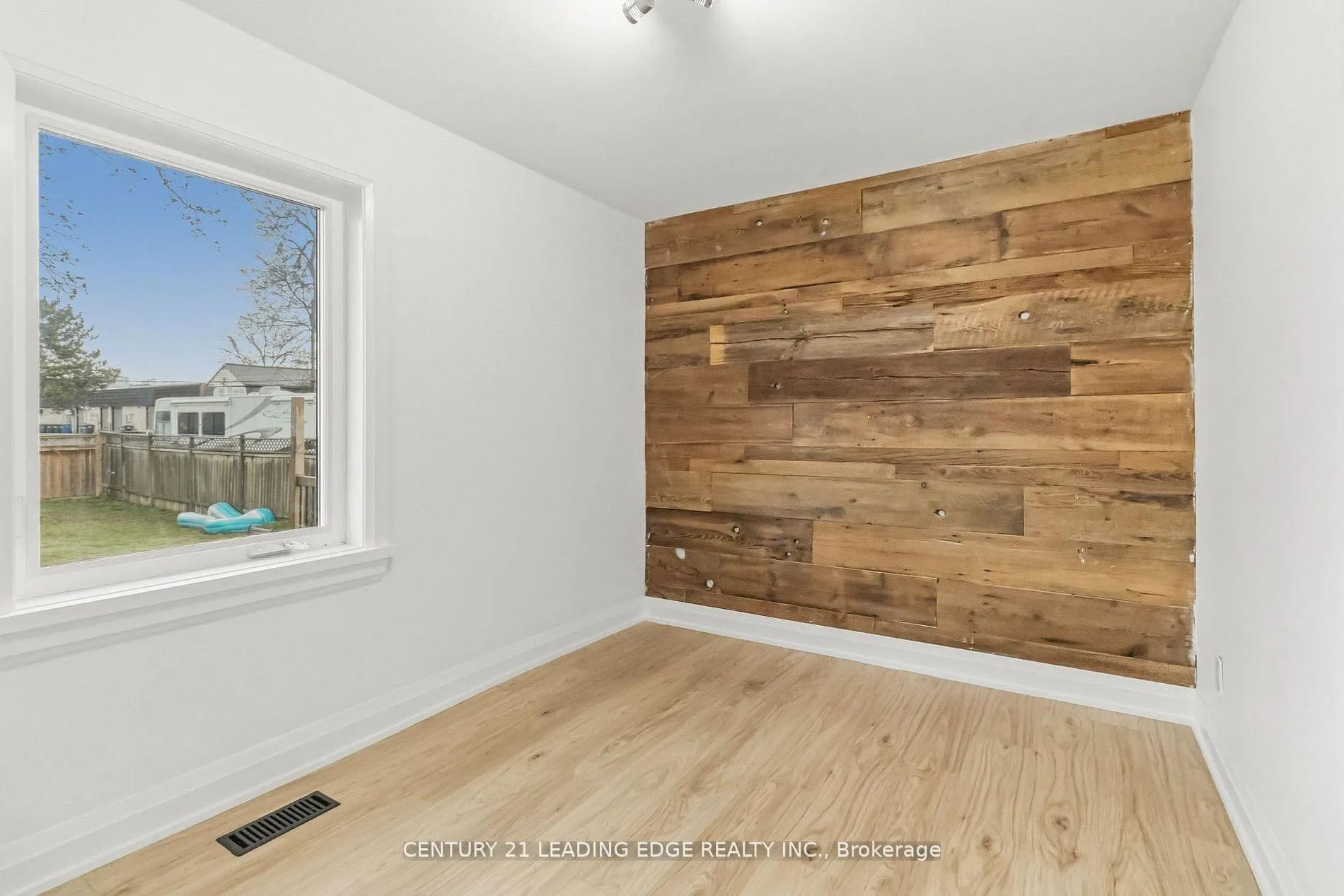 Photo 26 of 623 Wickens Avenue, Burlington, LaSalle — HOMEH