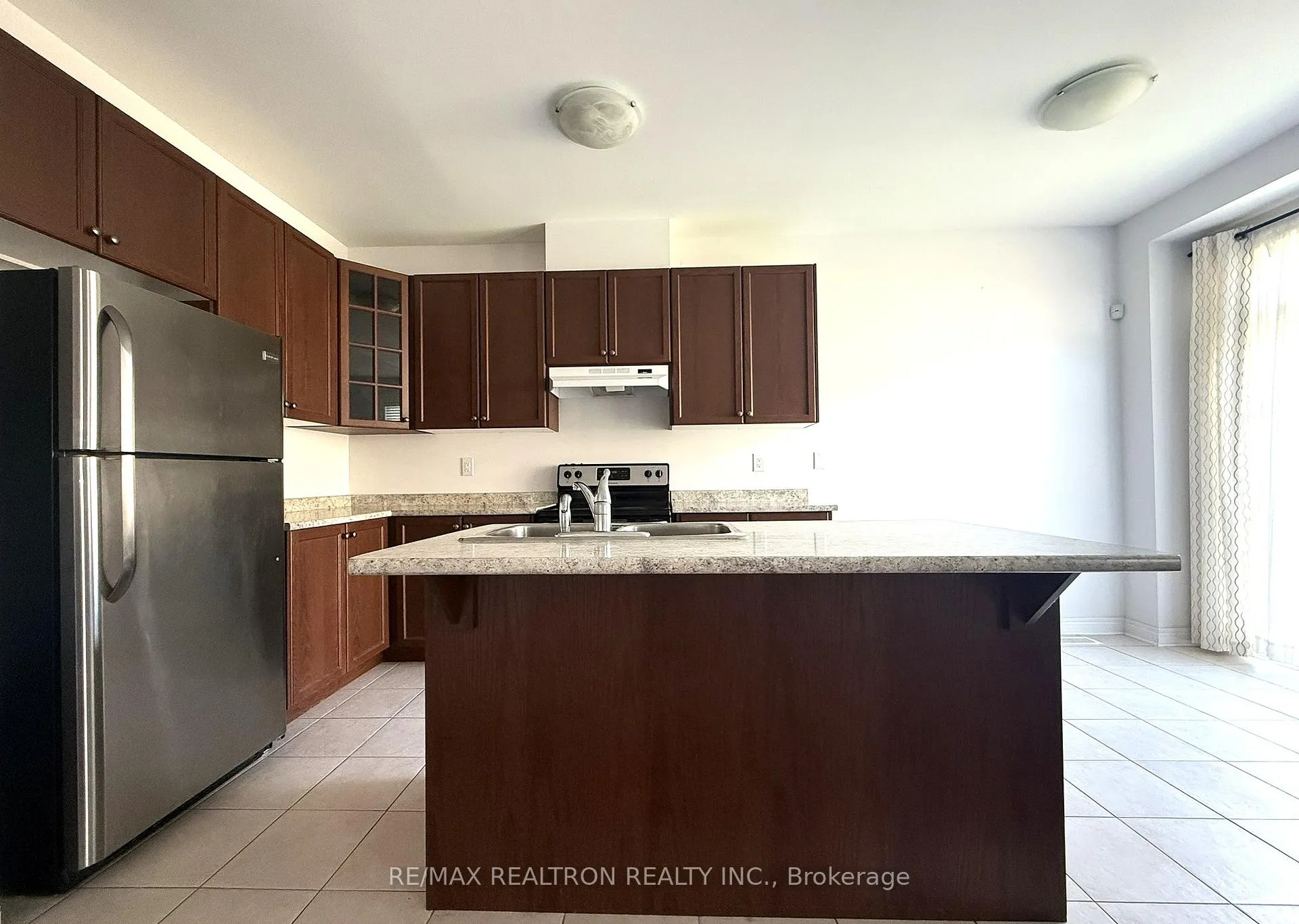 Photo 10 of 8 James Glover Drive, Markham, Berczy — HOMEH