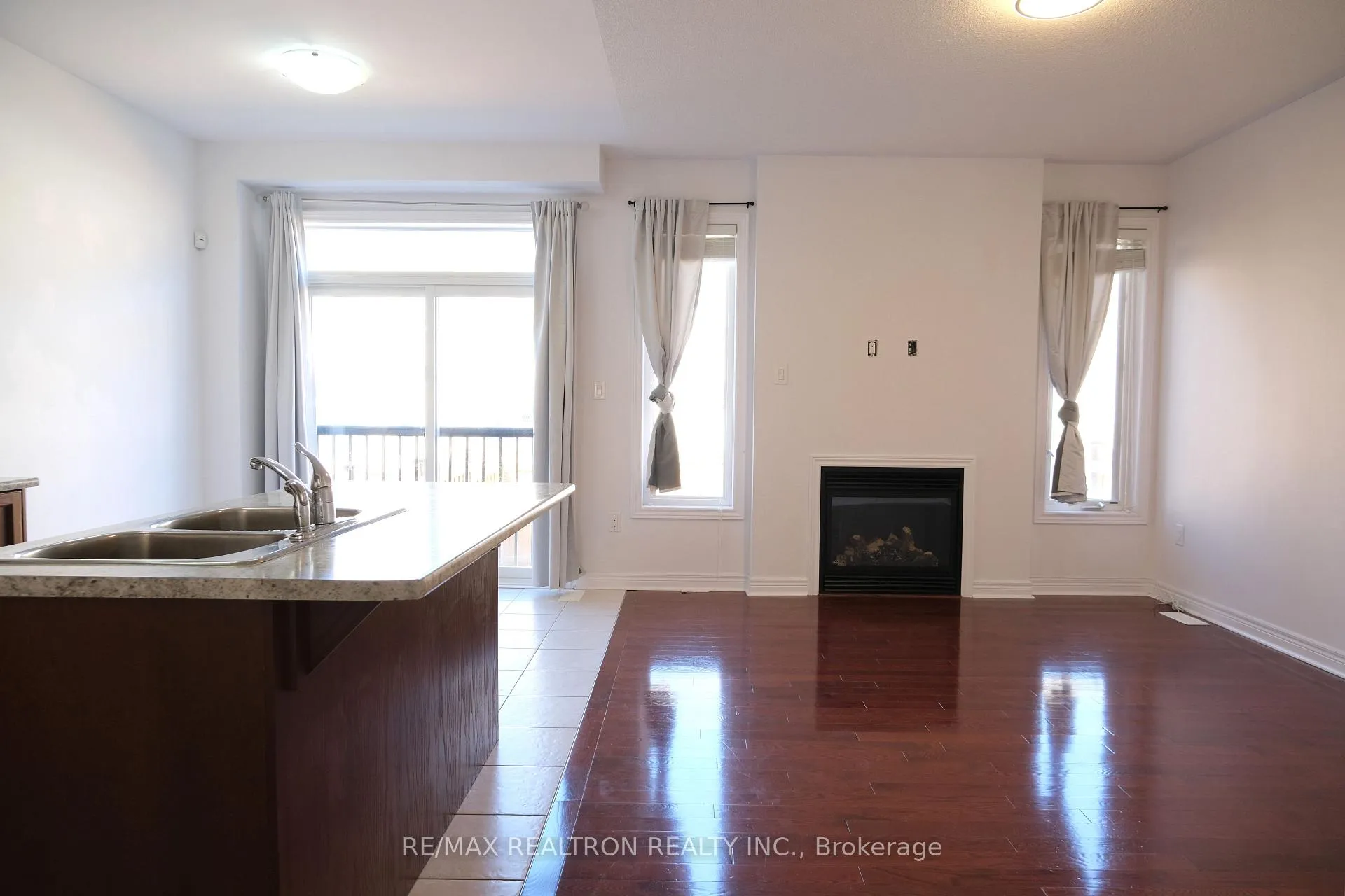 Photo 15 of 8 James Glover Drive, Markham, Berczy — HOMEH