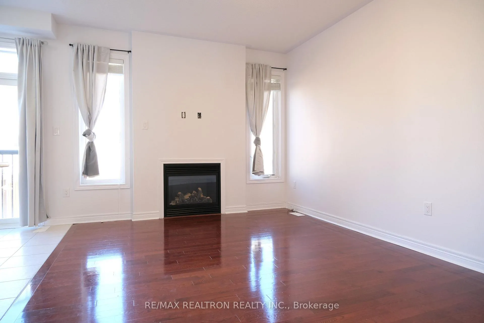 Photo 17 of 8 James Glover Drive, Markham, Berczy — HOMEH