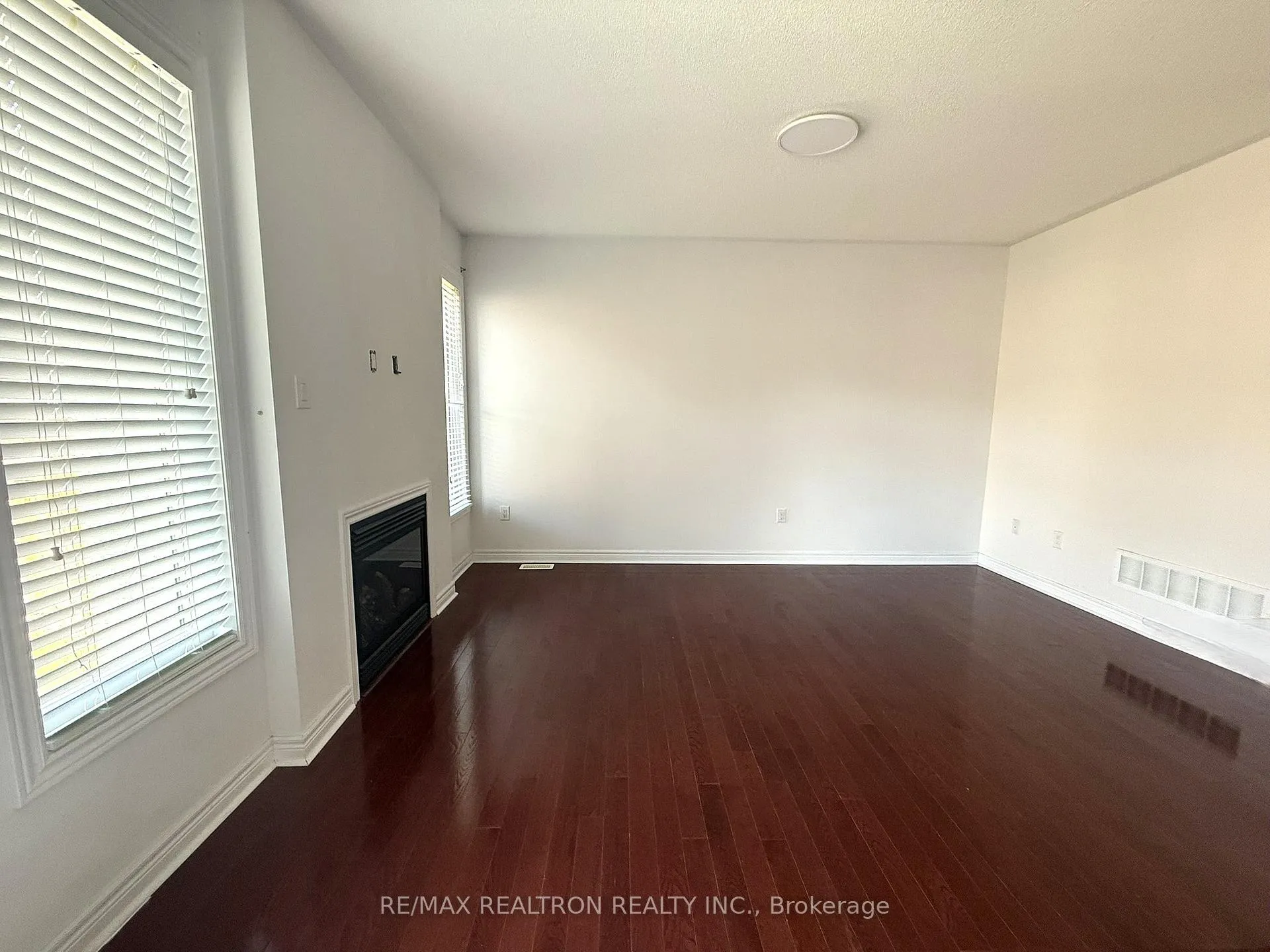Photo 18 of 8 James Glover Drive, Markham, Berczy — HOMEH