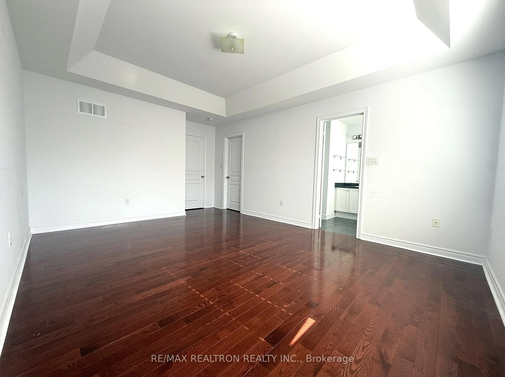 Photo 21 of 8 James Glover Drive, Markham, Berczy — HOMEH