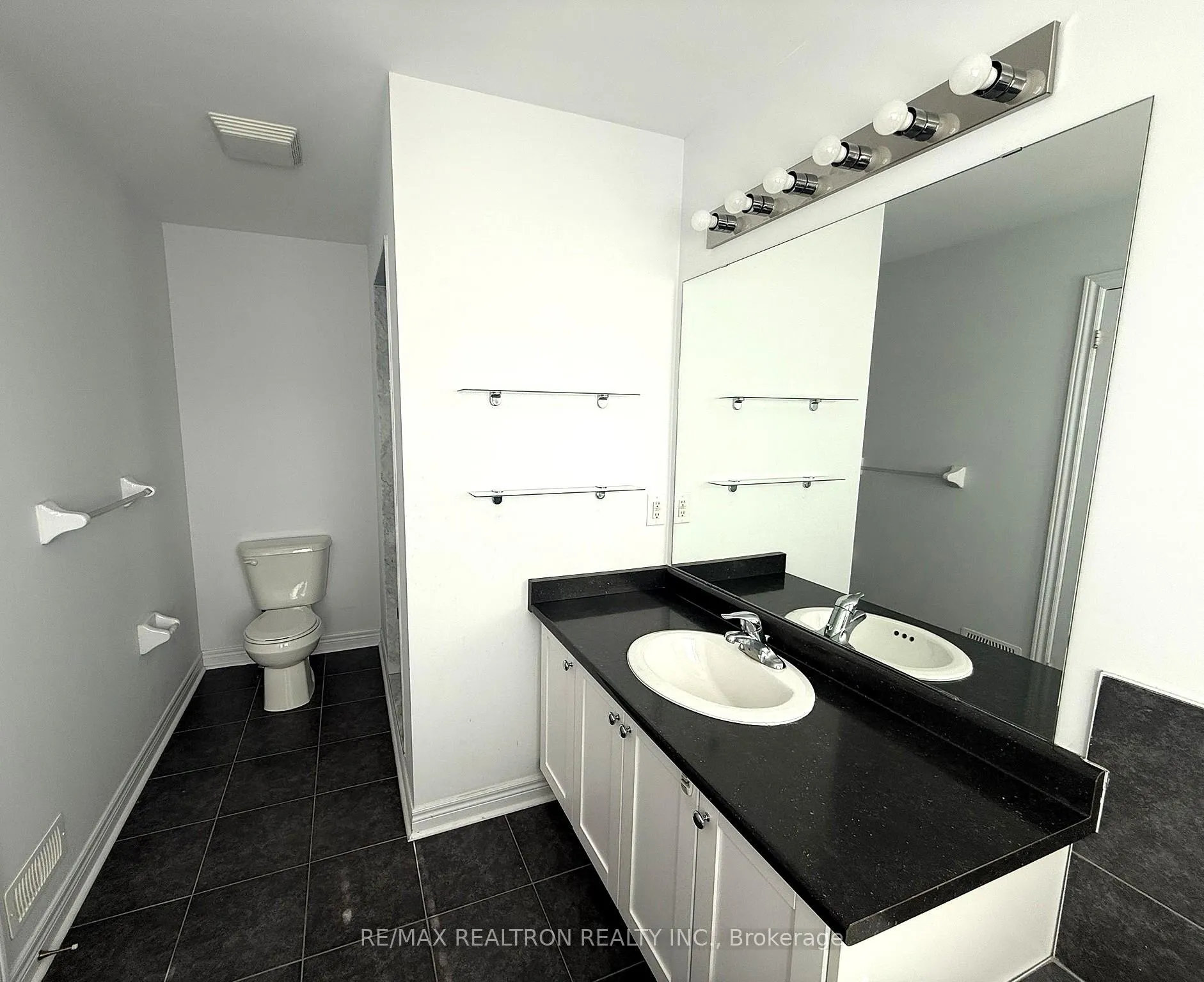Photo 23 of 8 James Glover Drive, Markham, Berczy — HOMEH