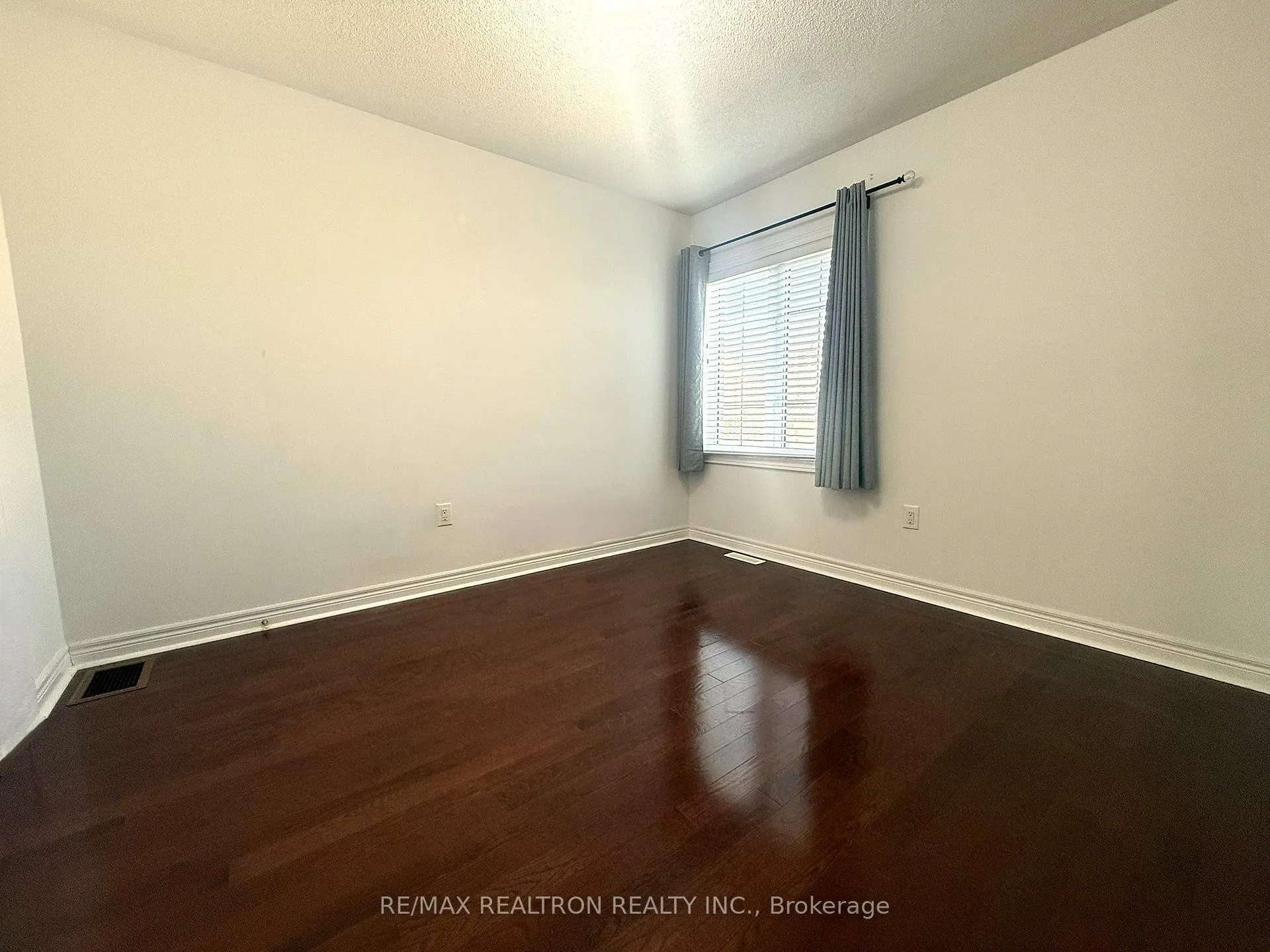Photo 24 of 8 James Glover Drive, Markham, Berczy — HOMEH