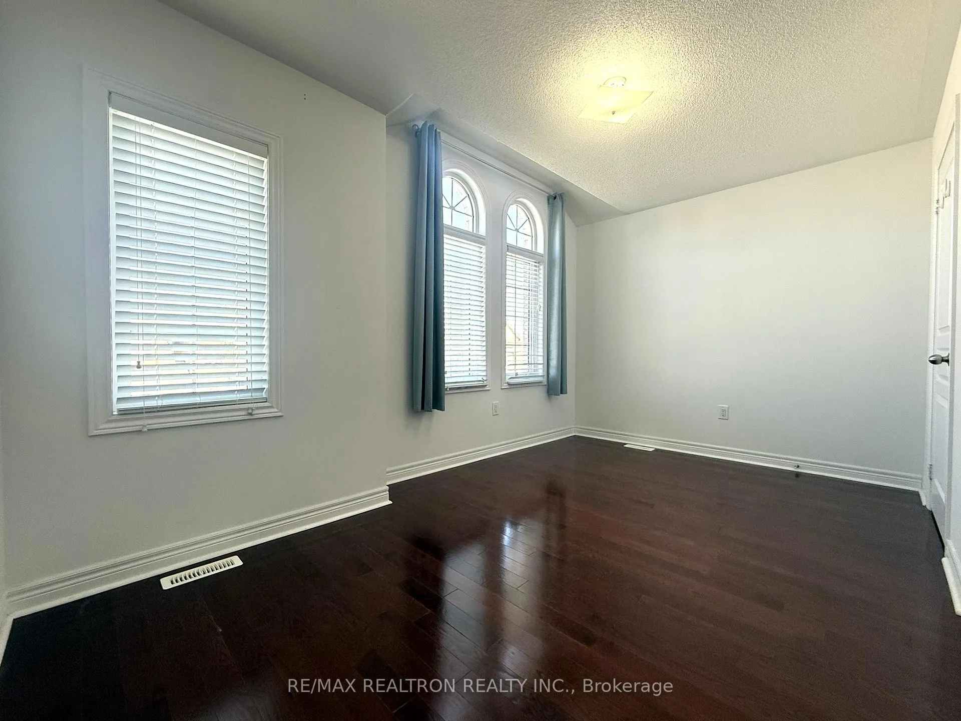 Photo 27 of 8 James Glover Drive, Markham, Berczy — HOMEH