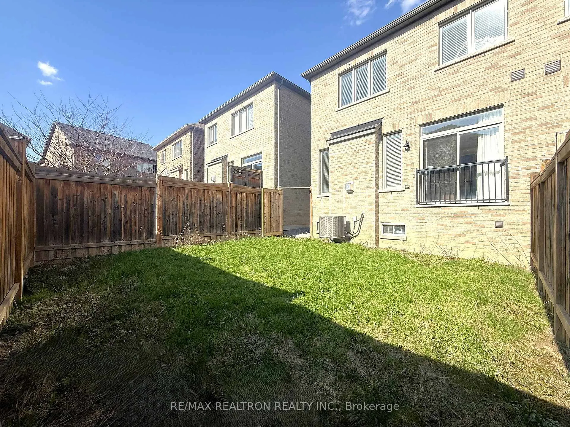 Photo 35 of 8 James Glover Drive, Markham, Berczy — HOMEH