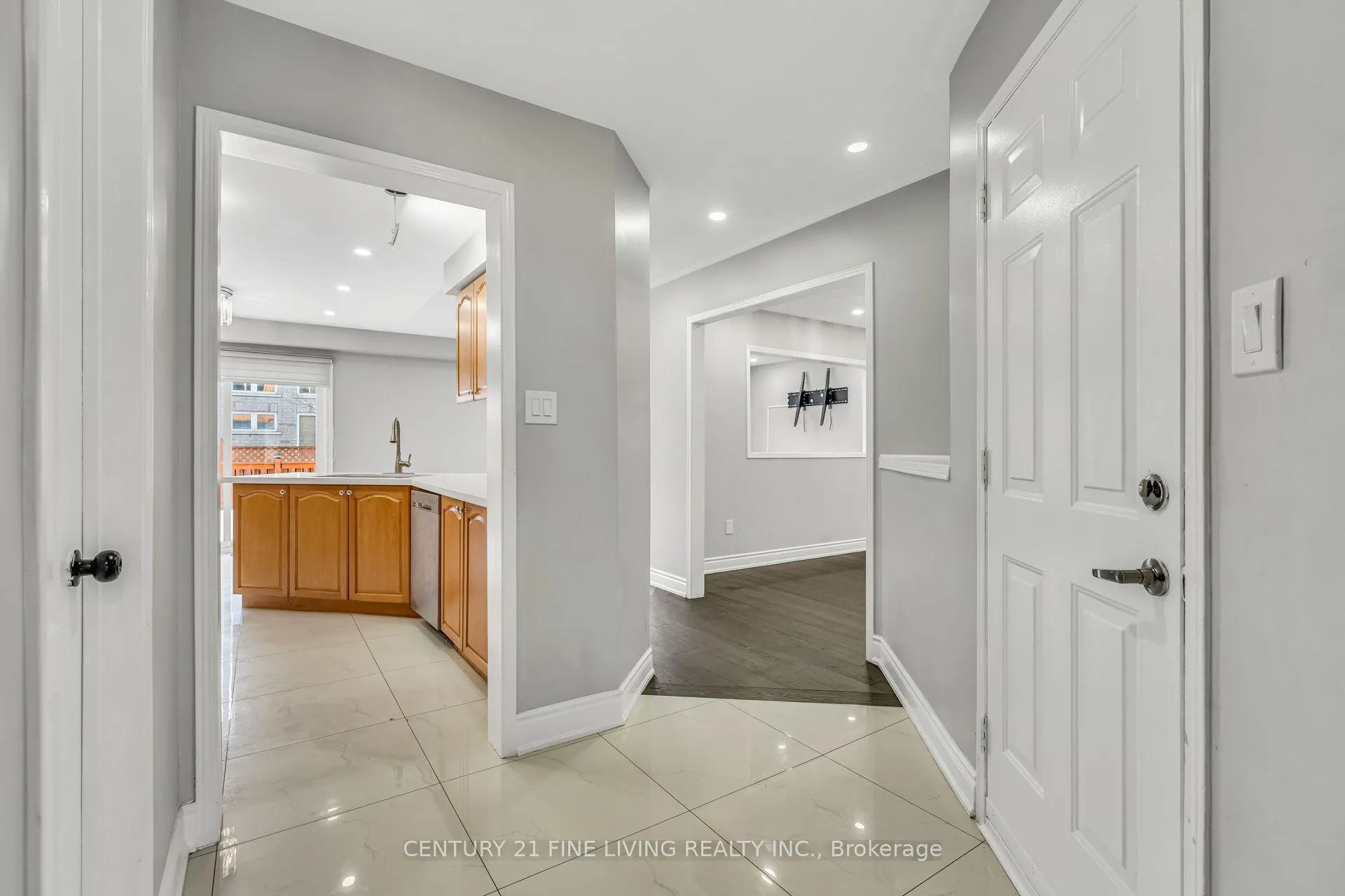 Photo 4 of 20 Edenvalley Road, Brampton, Fletcher's Meadow — HOMEH
