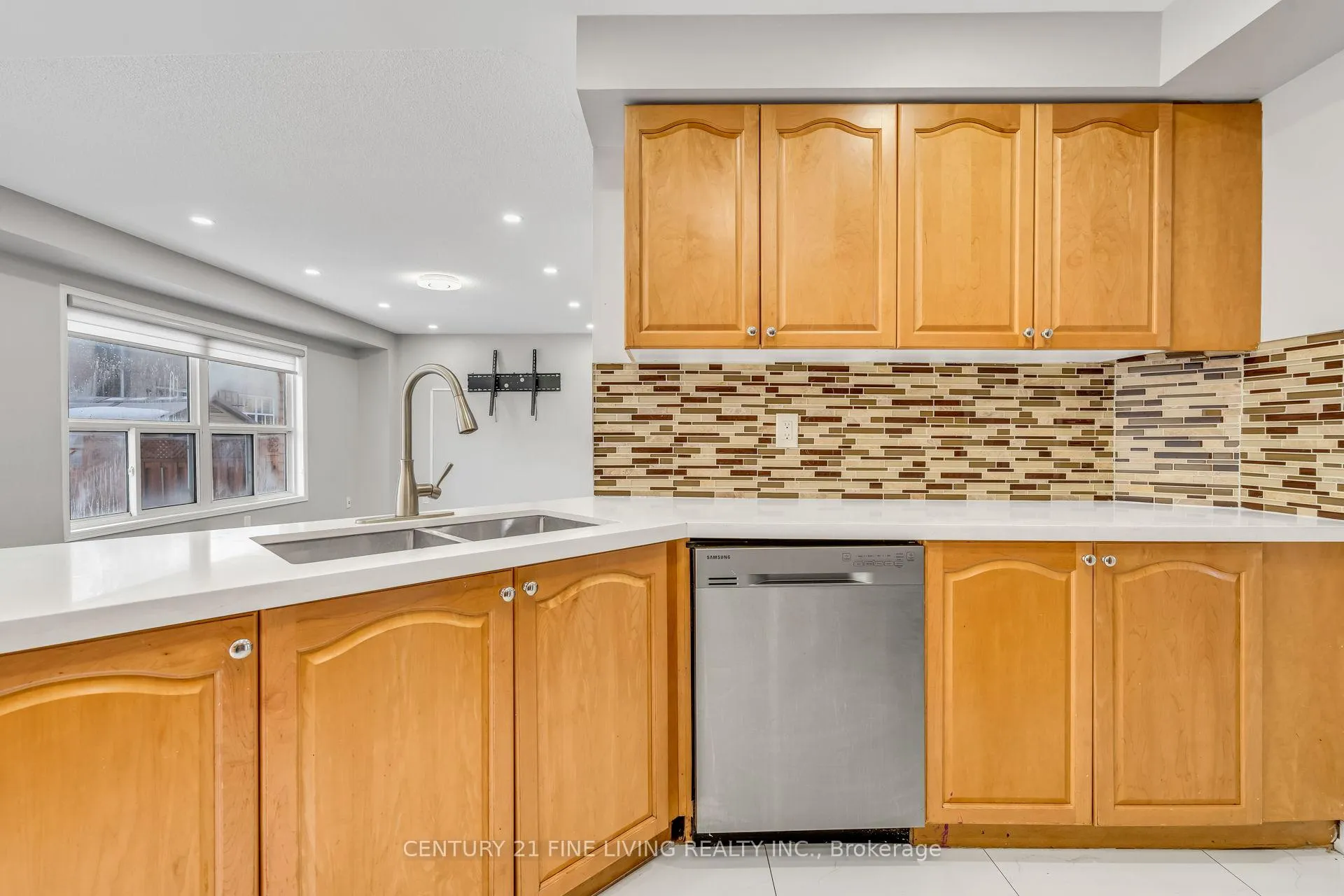 Photo 9 of 20 Edenvalley Road, Brampton, Fletcher's Meadow — HOMEH