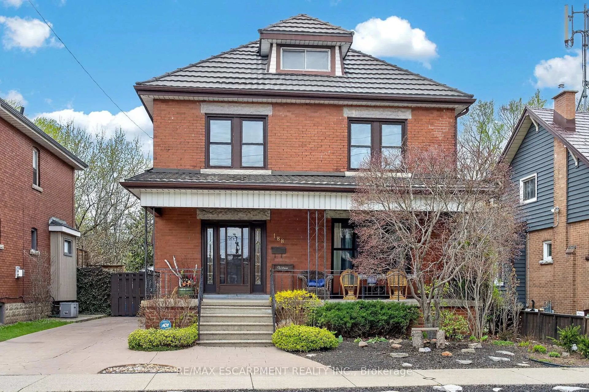 Photo 1 of 188 Park Row S, Hamilton, Delta — HOMEH