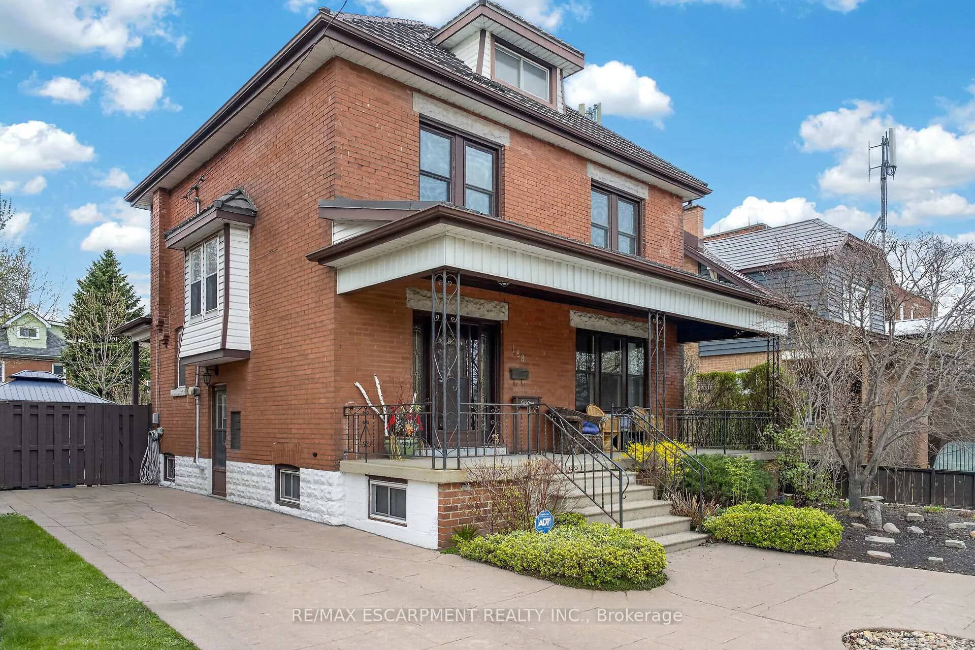 Photo 2 of 188 Park Row S, Hamilton, Delta — HOMEH