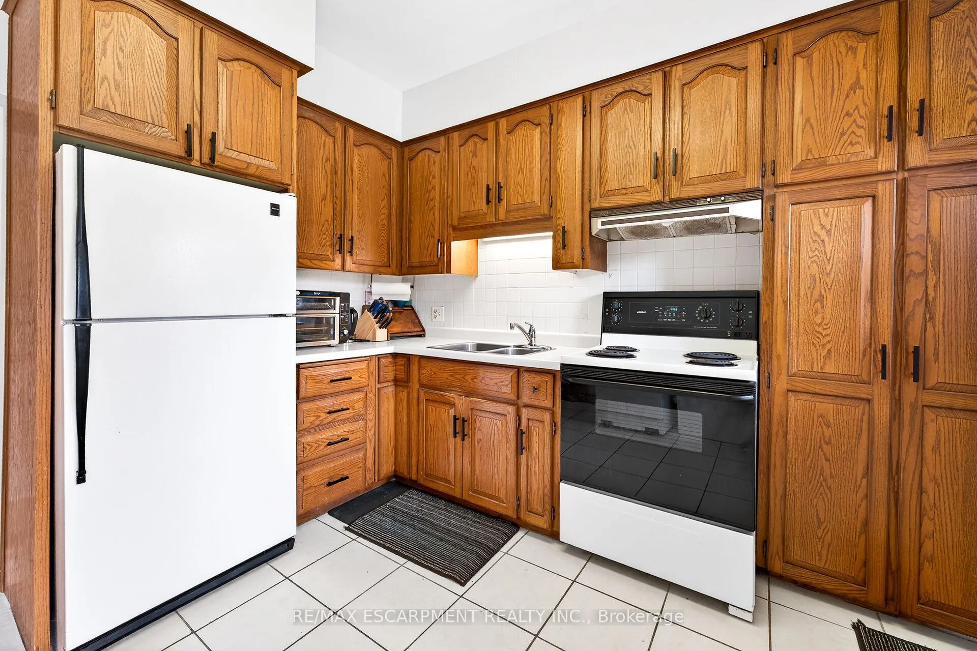 Photo 4 of 188 Park Row S, Hamilton, Delta — HOMEH
