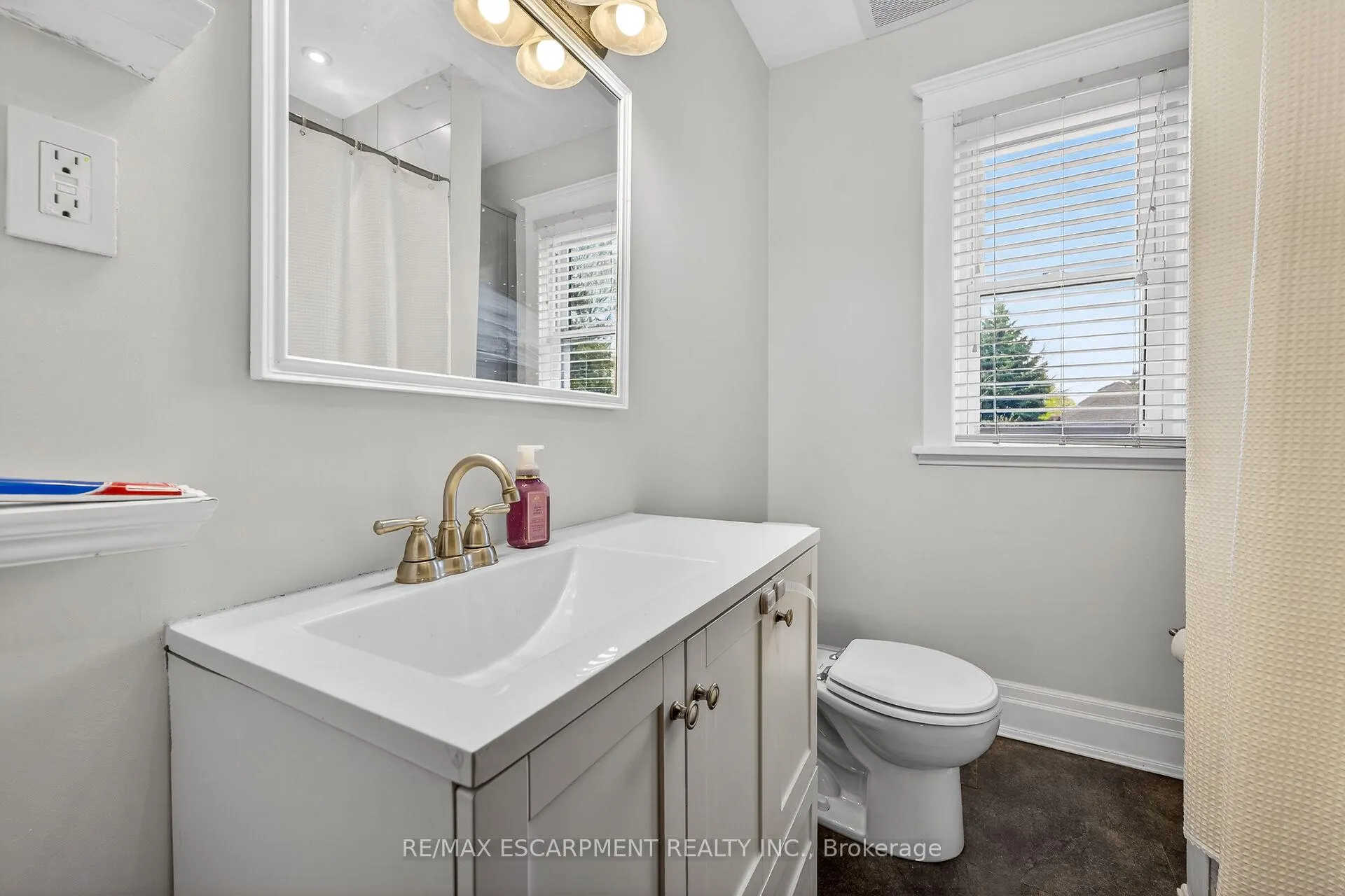 Photo 15 of 188 Park Row S, Hamilton, Delta — HOMEH