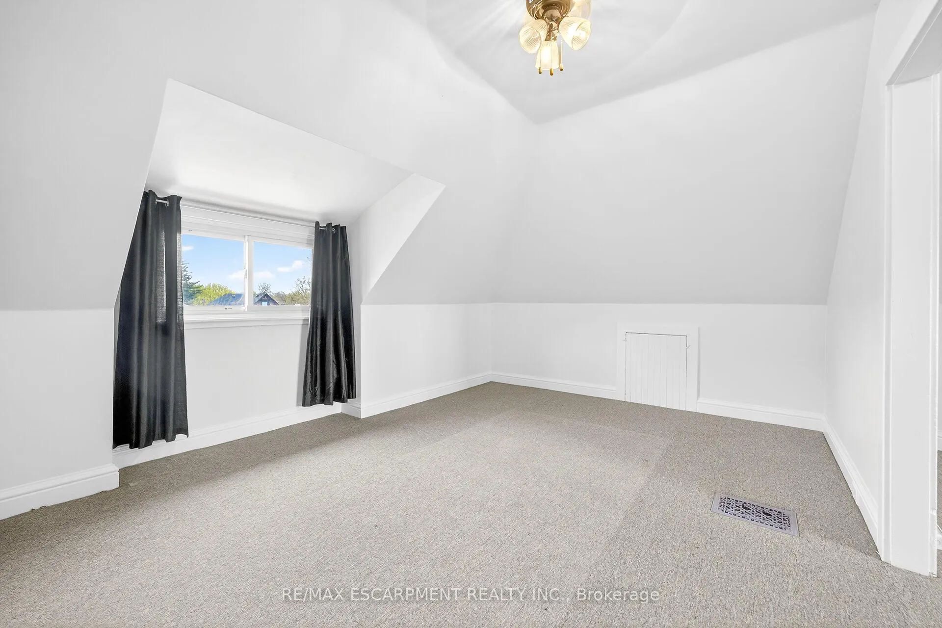 Photo 18 of 188 Park Row S, Hamilton, Delta — HOMEH