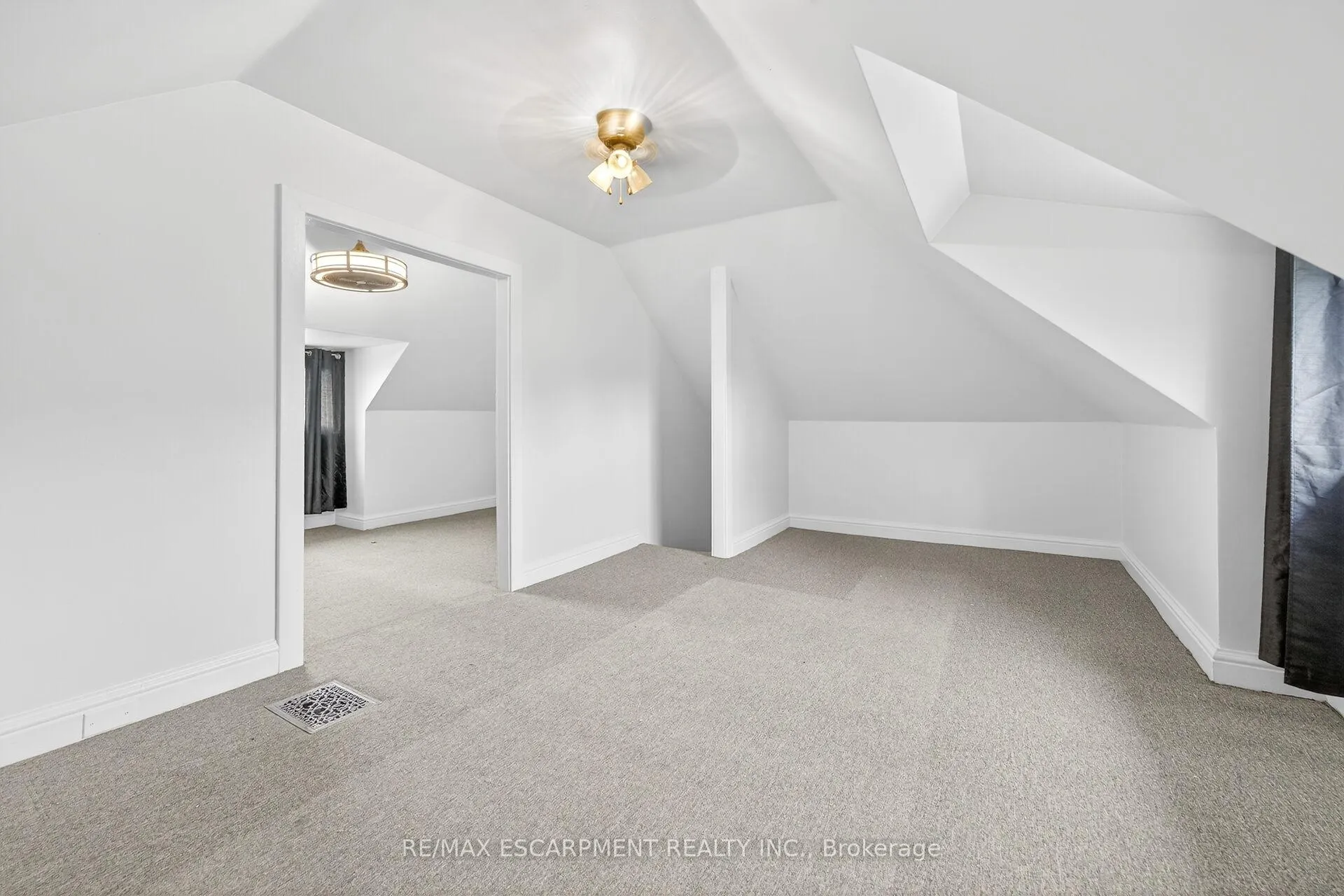 Photo 19 of 188 Park Row S, Hamilton, Delta — HOMEH