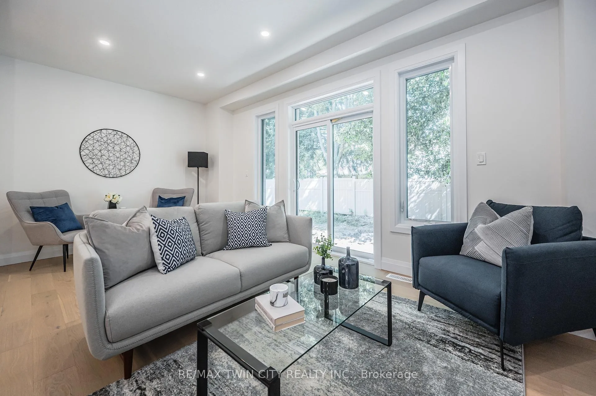 Photo 5 of Unit 68, 143 Elgin Street N, Cambridge — HOMEH