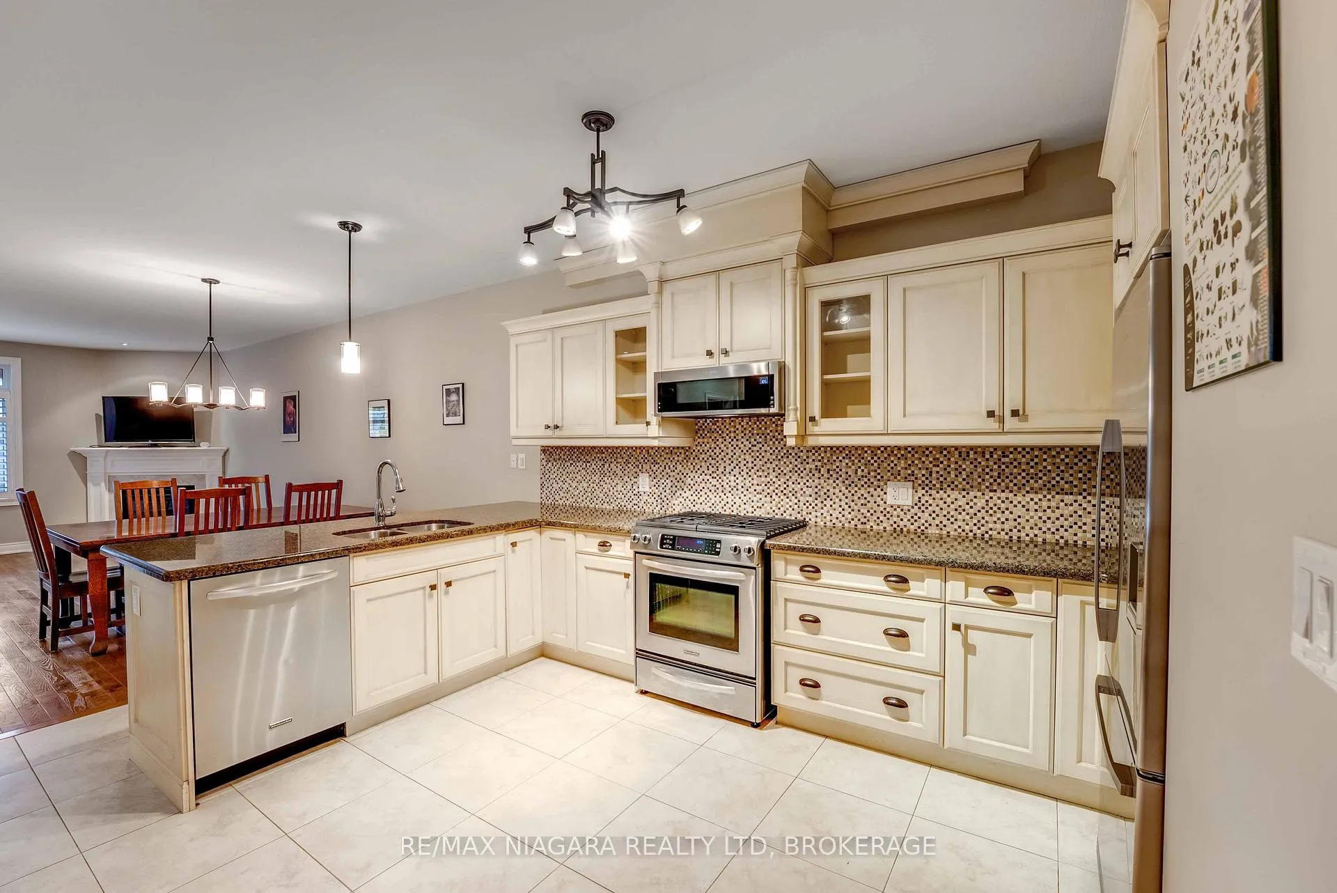 Photo 3 of 24 Emerald Common, St. Catharines, Lakeshore — HOMEH