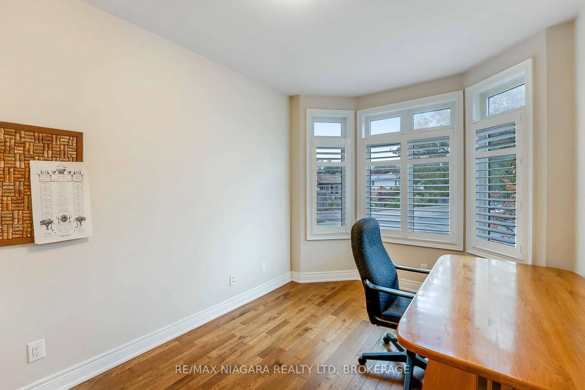 Photo 15 of 24 Emerald Common, St. Catharines, Lakeshore — HOMEH