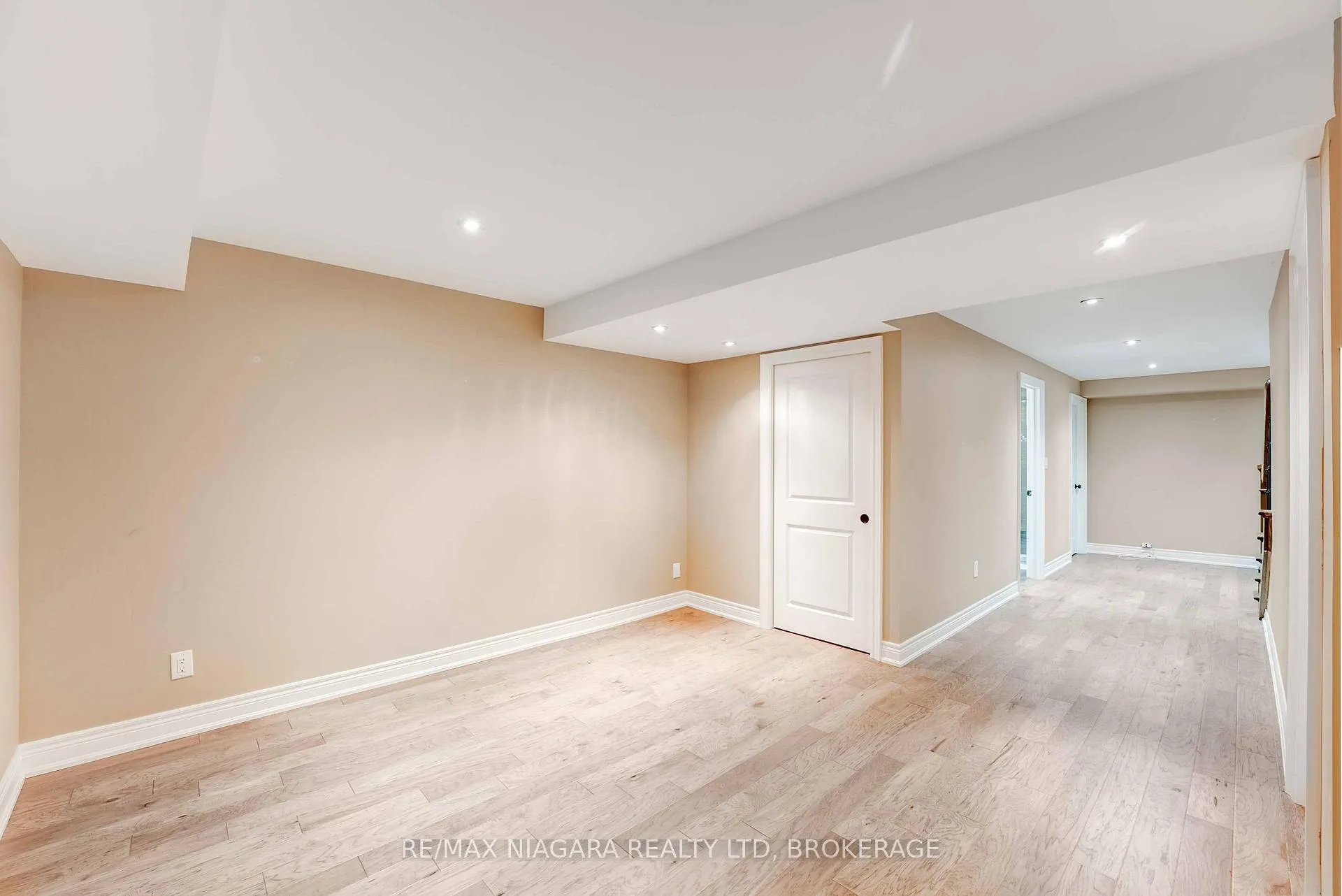 Photo 23 of 24 Emerald Common, St. Catharines, Lakeshore — HOMEH