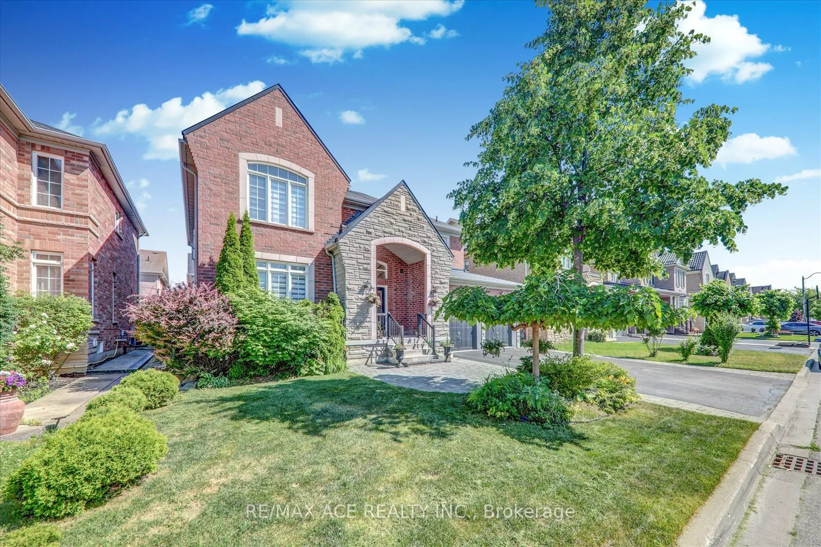 Photo 3 of 46 Purebrook Crescent, Brampton, Brampton East — HOMEH