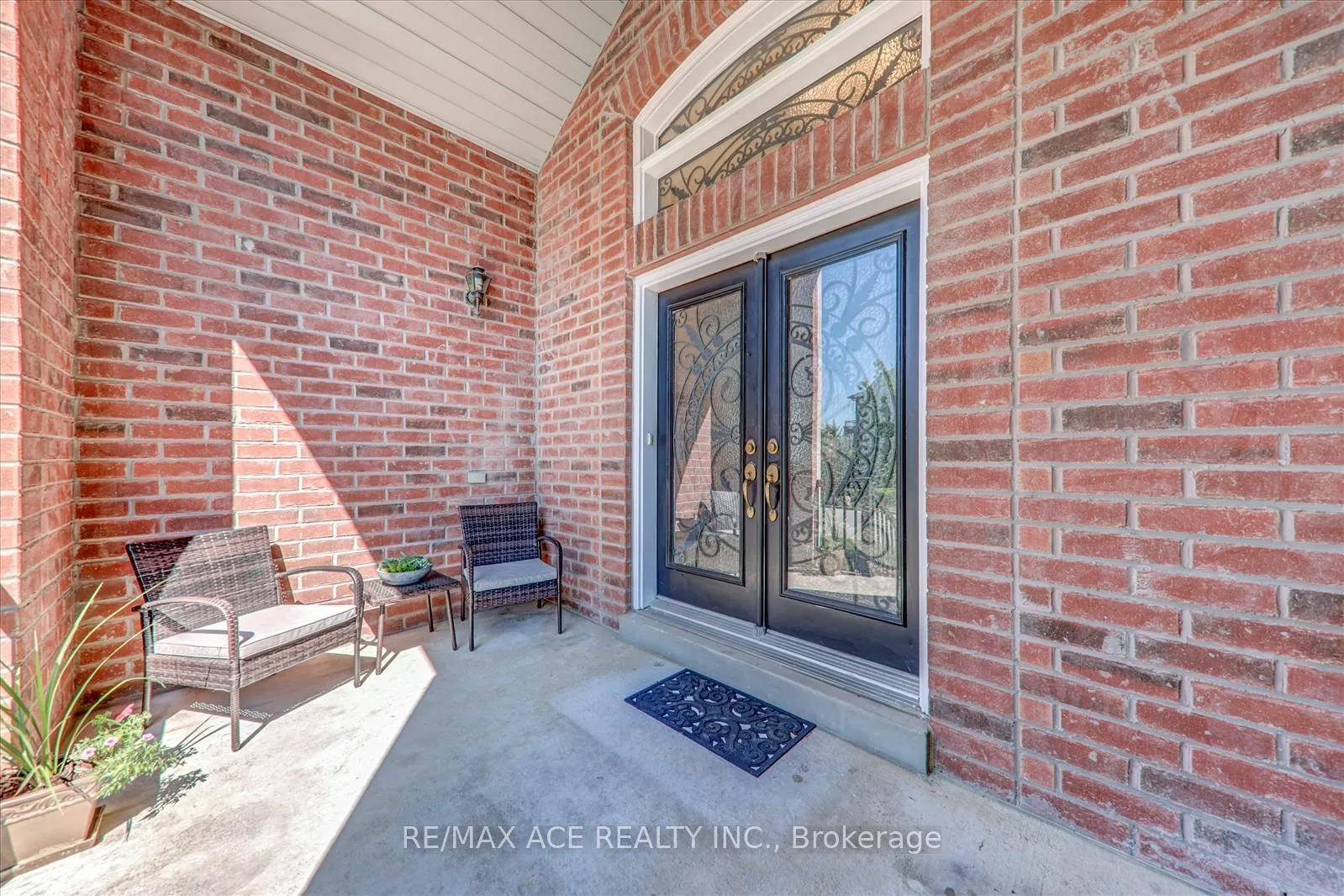 Photo 4 of 46 Purebrook Crescent, Brampton, Brampton East — HOMEH