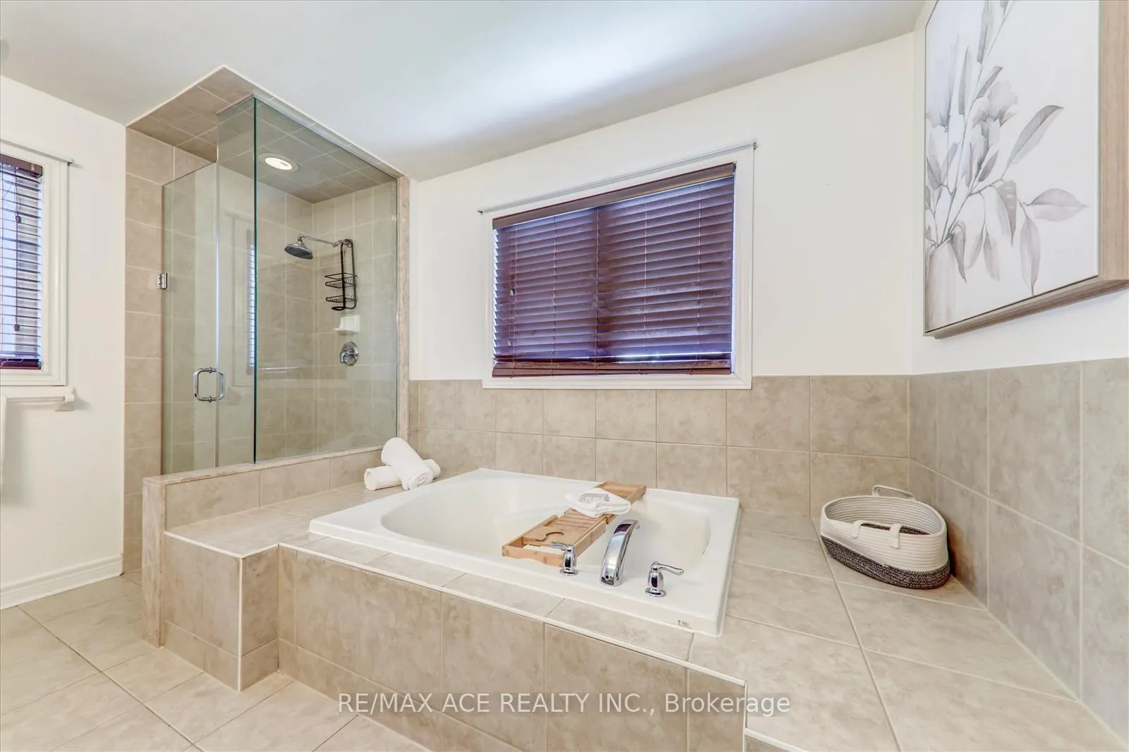Photo 24 of 46 Purebrook Crescent, Brampton, Brampton East — HOMEH