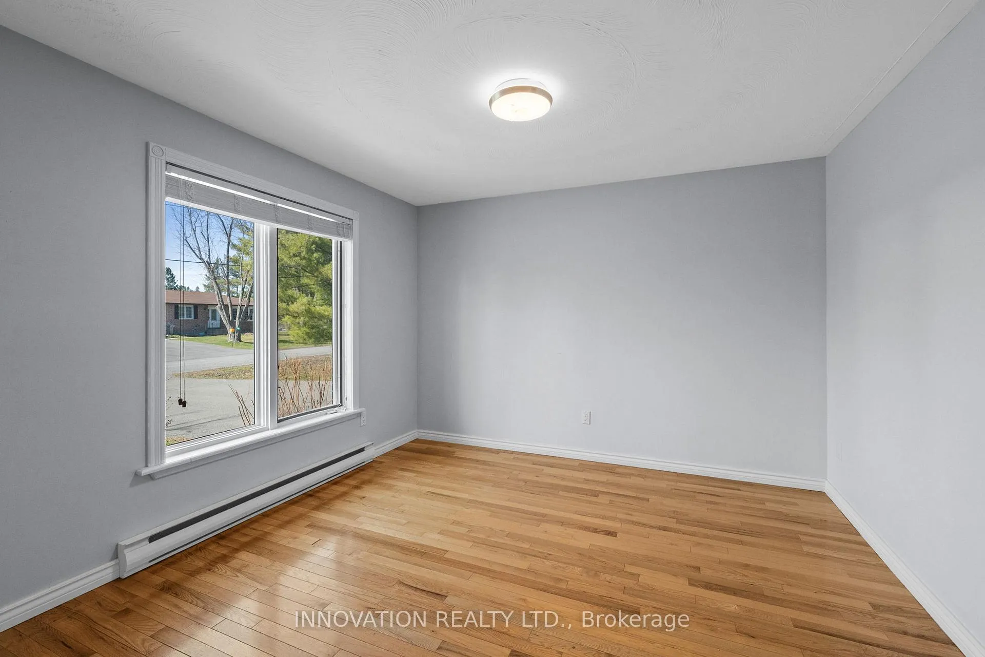 Photo 5 of 114 Poole Street, Ottawa, Fitzroy — HOMEH