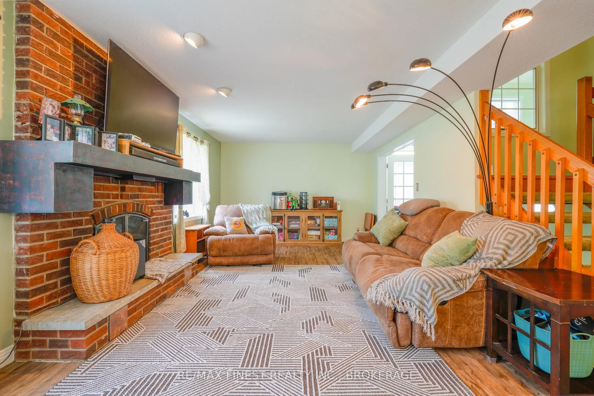 Photo 5 of 465 William Street S, Gananoque — HOMEH