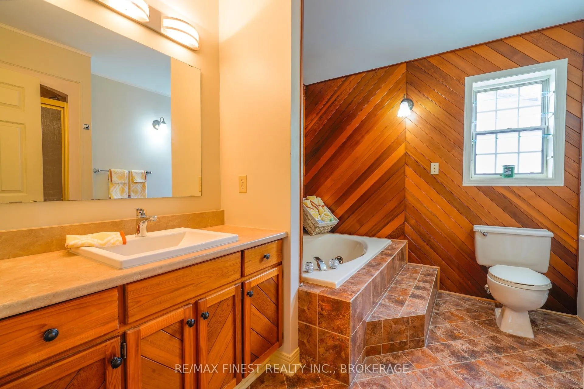 Photo 24 of 465 William Street S, Gananoque — HOMEH