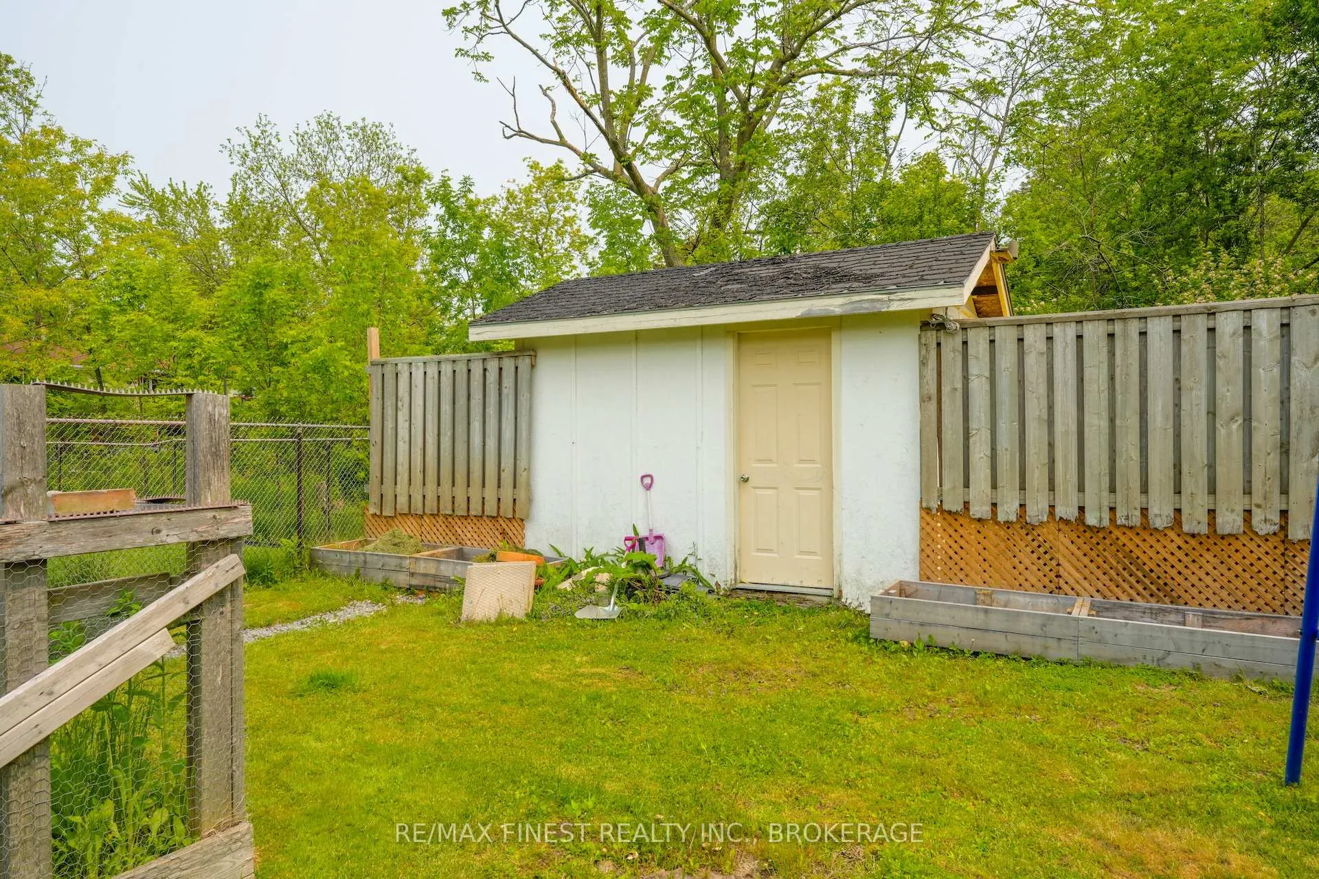 Photo 43 of 465 William Street S, Gananoque — HOMEH